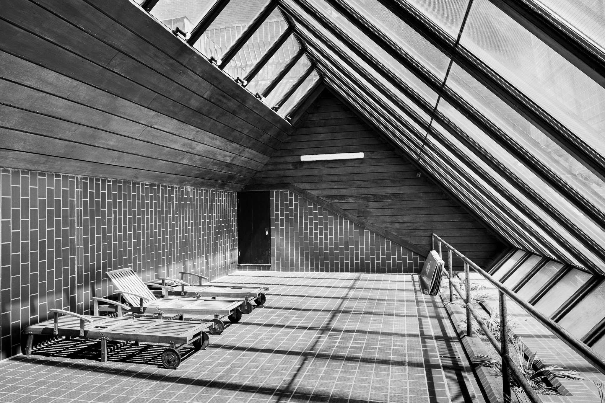 LIGHT: The sun room, south facing with generous external views south from this high level demonstrates the way in which light and form has been embraced within this building.
It also shows the use of materials from the outside, being bought within to