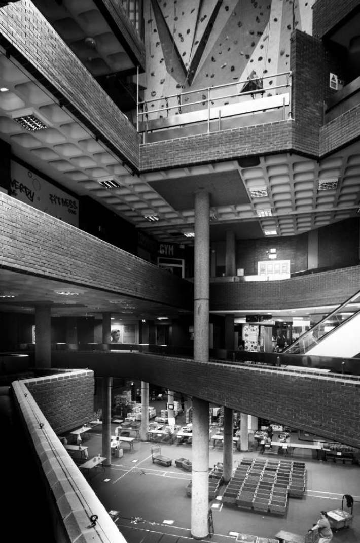 GENEROSITY: The atrium space demonstrates how the building was designed to be generous, thoughtful and composed. Wherever you are in the building you can see across multiple spaces and down into the depth of the building.
This is a critical part of t
