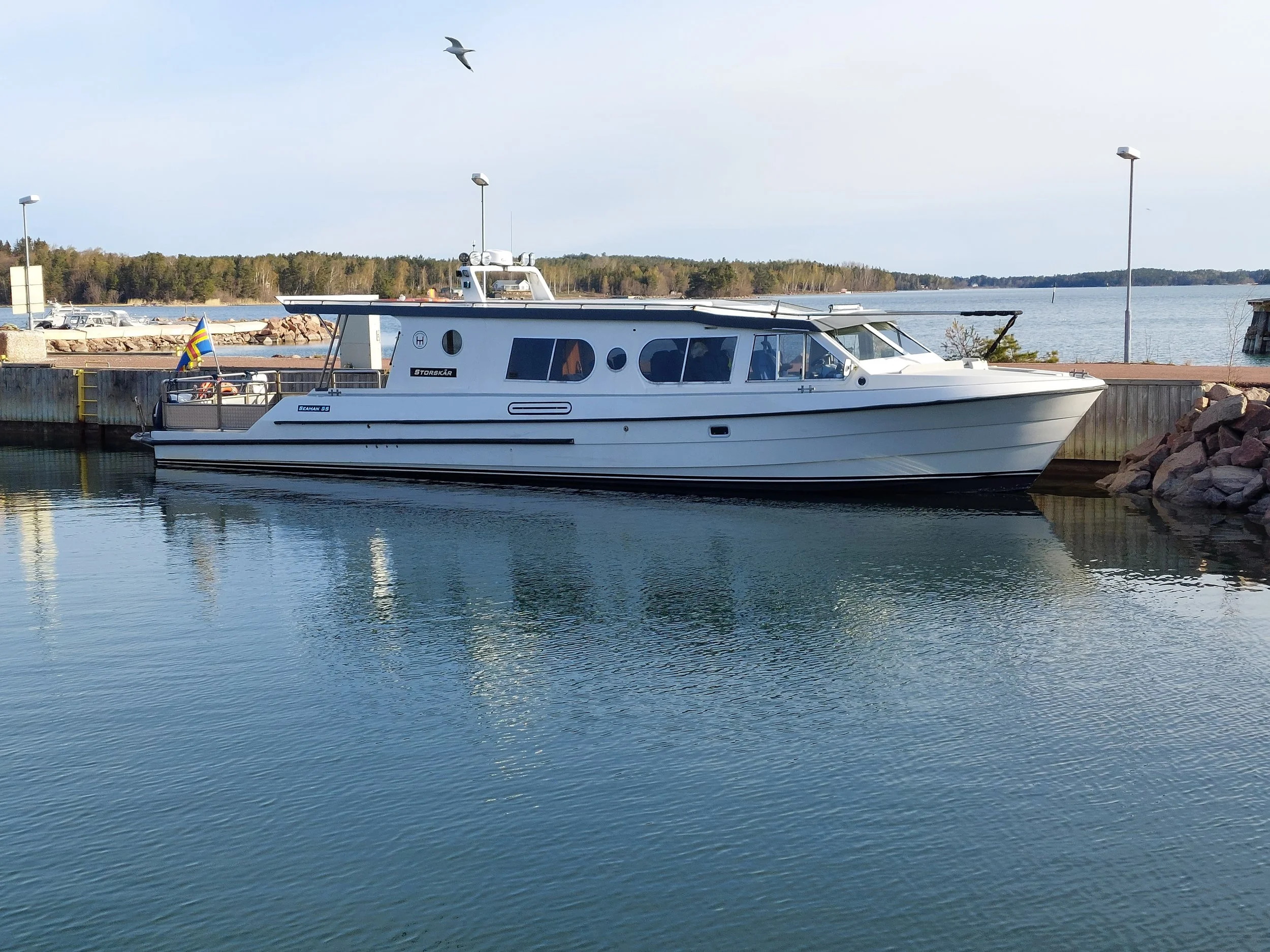 Through our network we offer transport in the archipelago for larger and smaller groups.