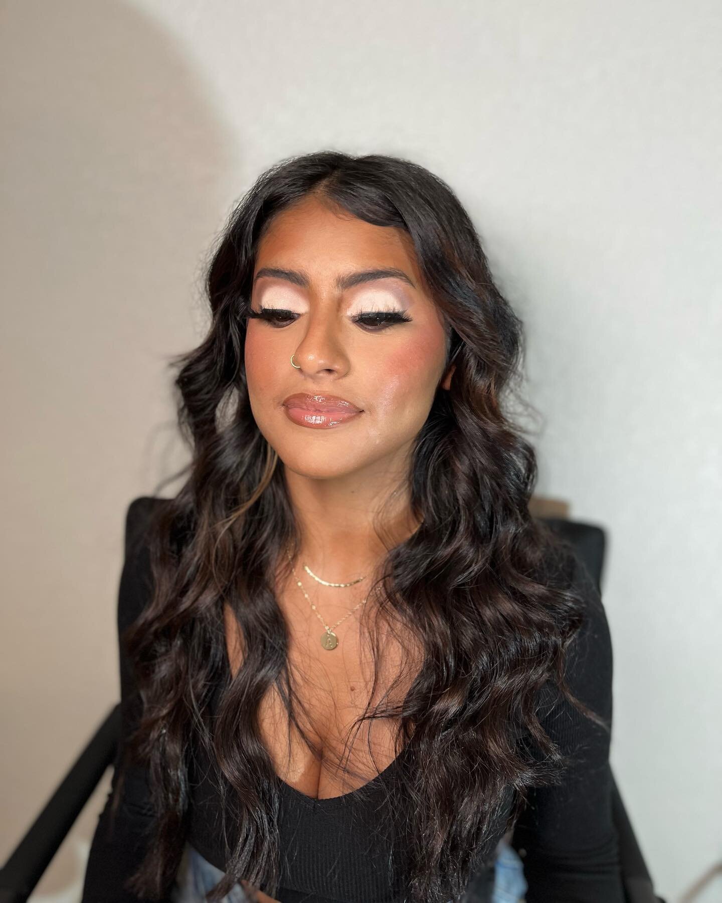 We love a Soft Summer Beat! Join us this Sunday, July 10th at 5pm to learn how to accomplish this look! Register on the website &amp; we might send you a gift 😉

https://www.jjamalbeauty.com/jjamalbeautyhappyhour

#jjamalbeauty #jjamalbeautyhappyhou