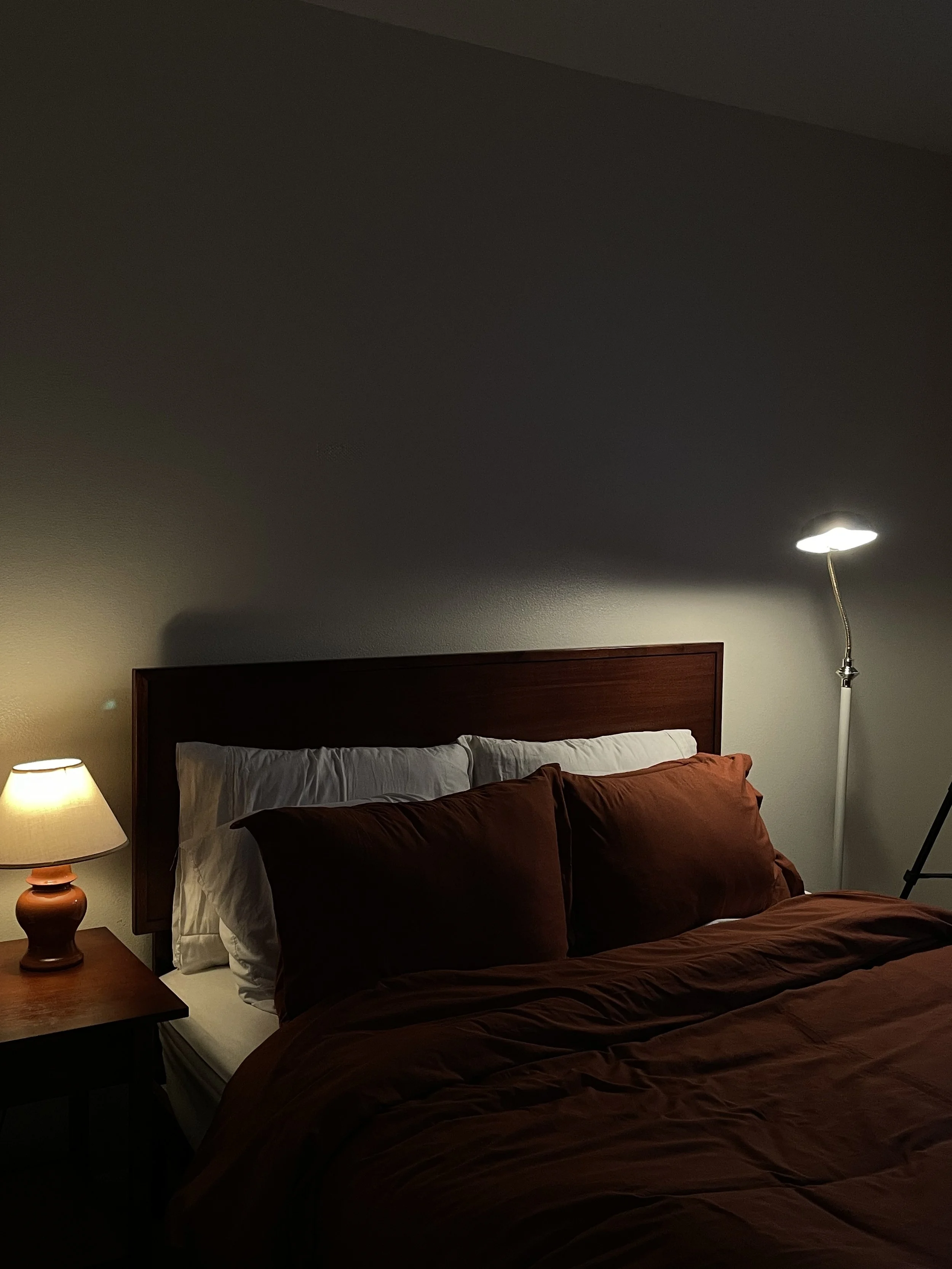 Mid Century Modern Headboards: 4 Vintage Inspired Bedroom Options