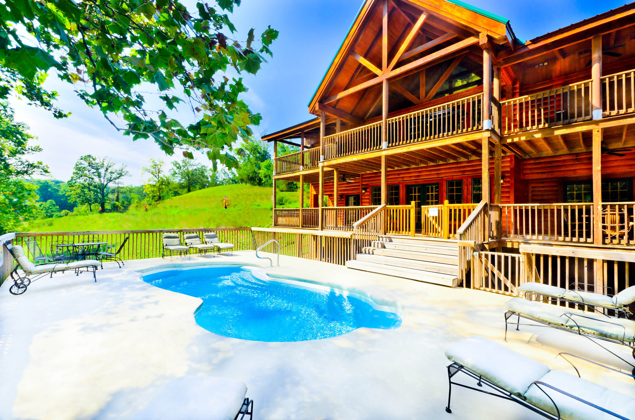 Cabin with pool.jpg