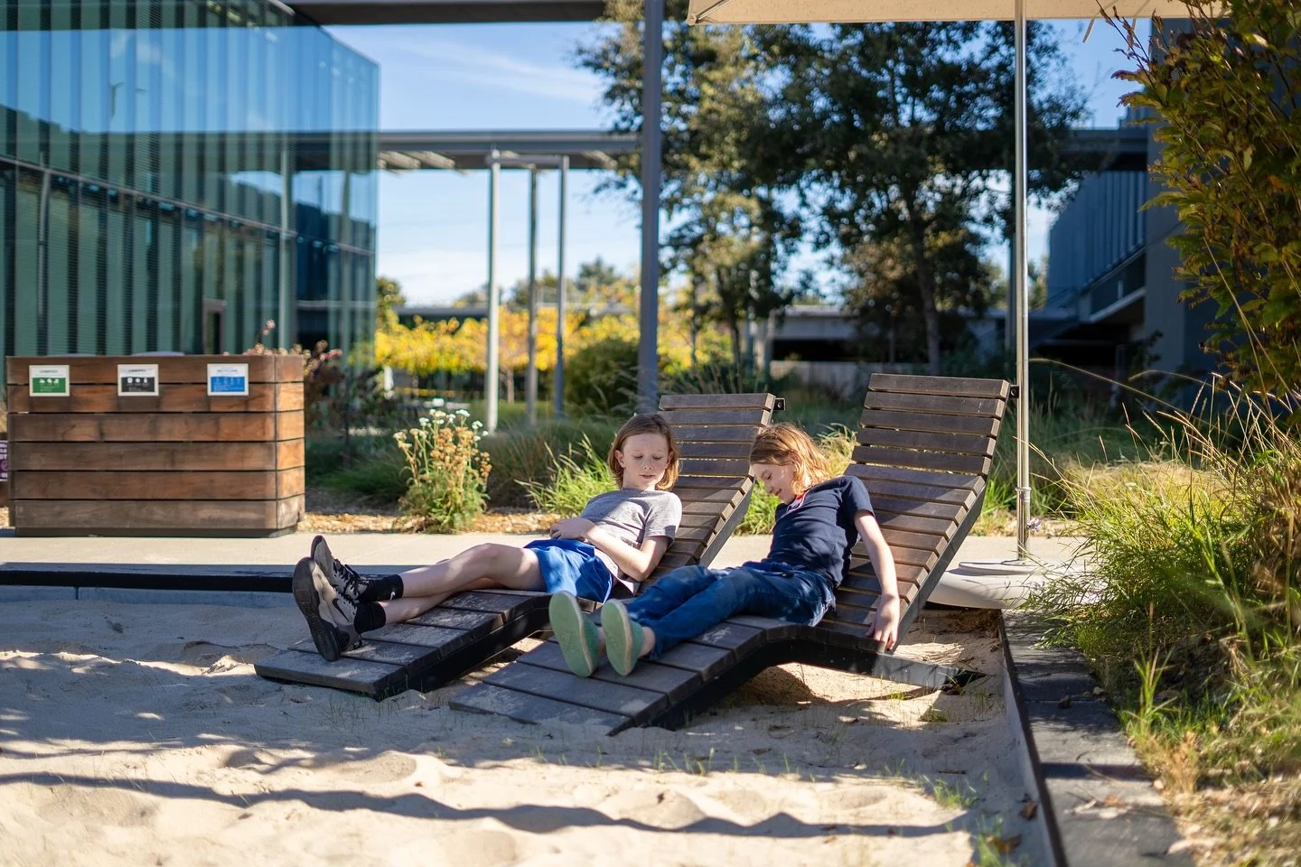 Rivage and Woody at Microsoft Campus, Mountain View, CA
SPEC is proud to have our mmcit&eacute; site furnishings at the Microsoft campus, giving employees the perfect spot to unwind after work or enjoy a break between a game of volleyball or basketba