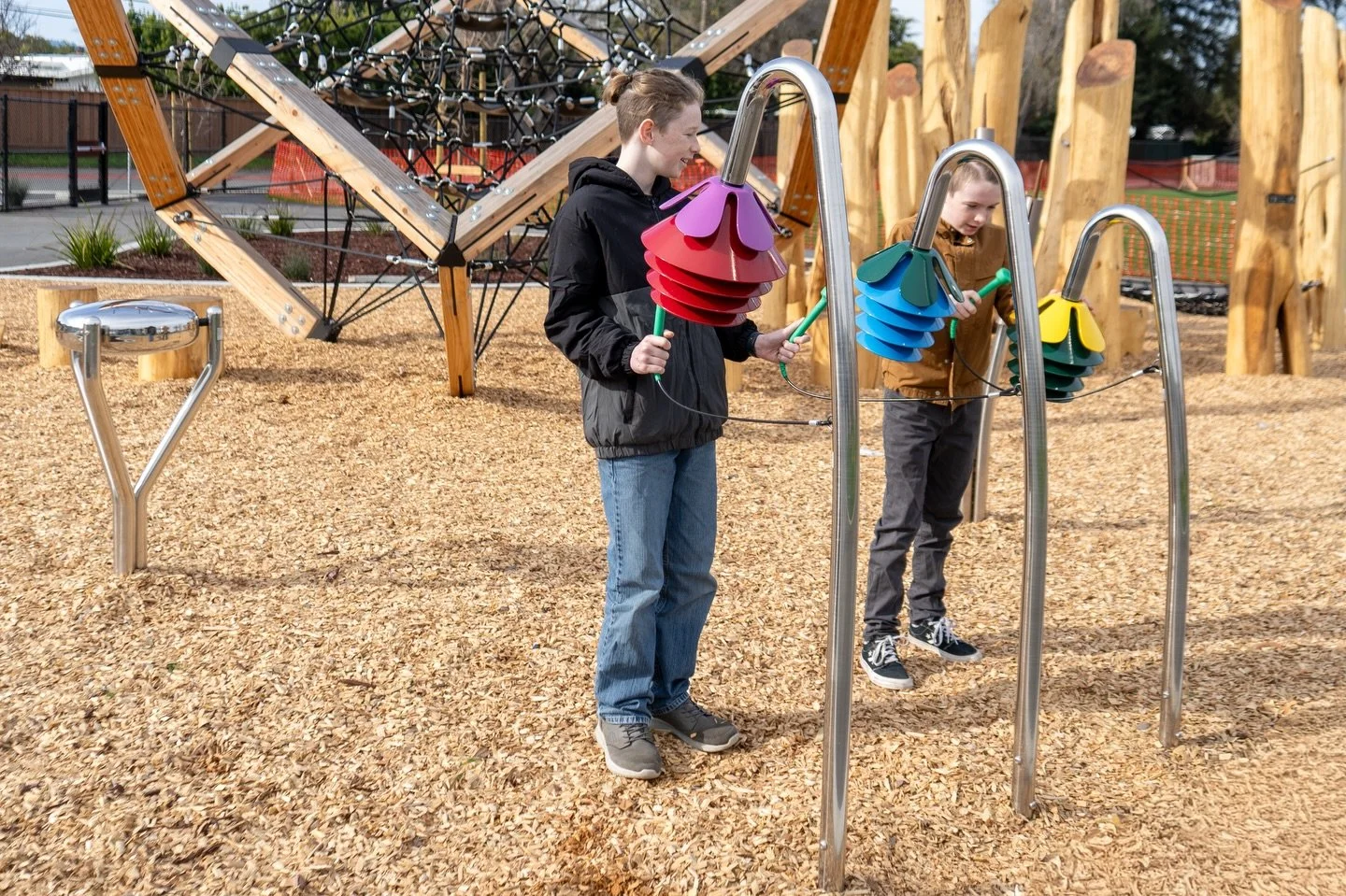 Outdoor music changes the way children play.
On the playground, music encourages creativity, collaboration, and confidence, turning play into shared experiences that support social and emotional growth. When children play music together, they learn t