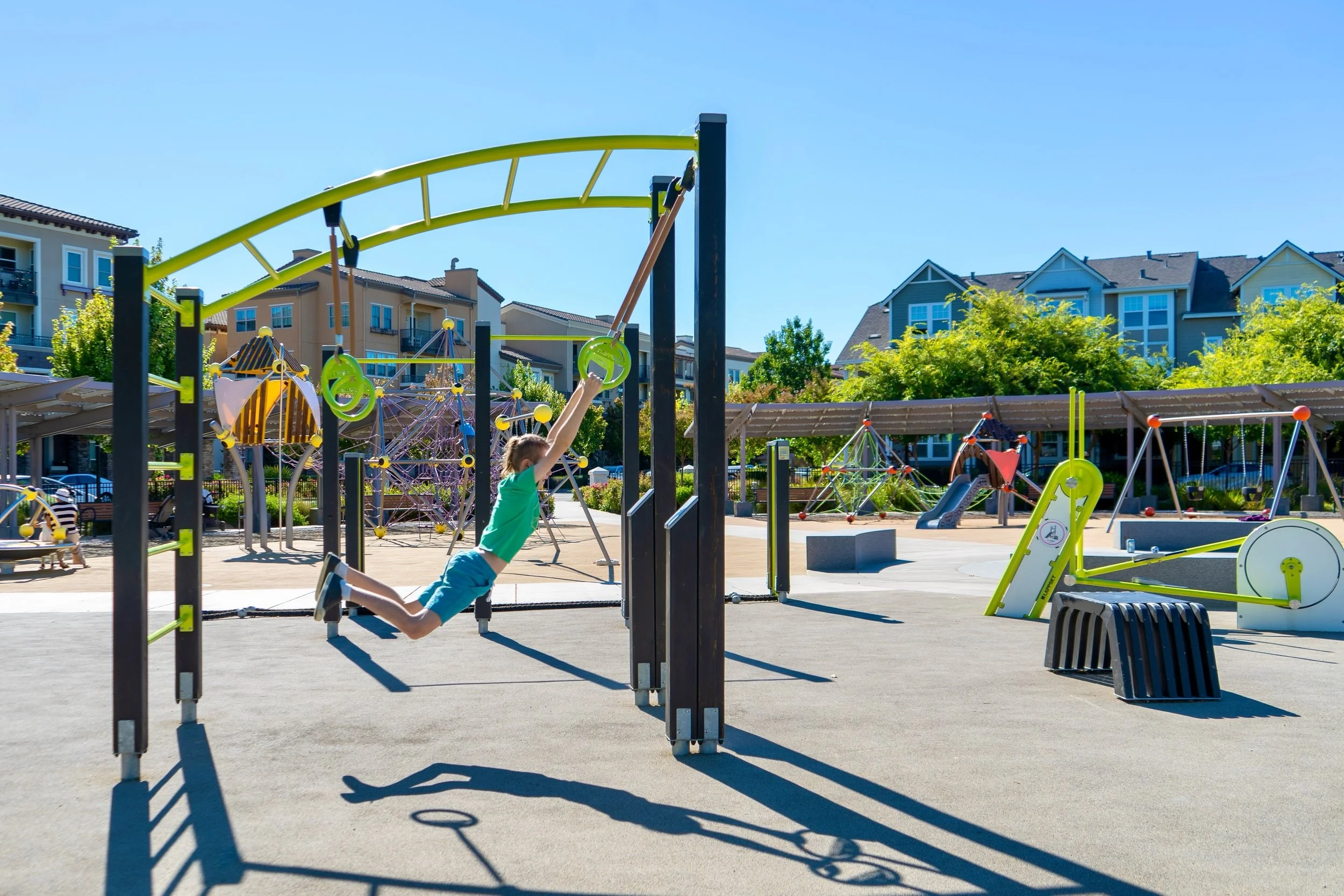☀️ Summer Spotlight: Pyramid Park | Mountain View

Pyramid Park is packed with ways to play, climb, and stay active. The 5-12 play area is anchored by a Berliner Jupiter net climber, where kids can climb at their own level. This playspace also includ