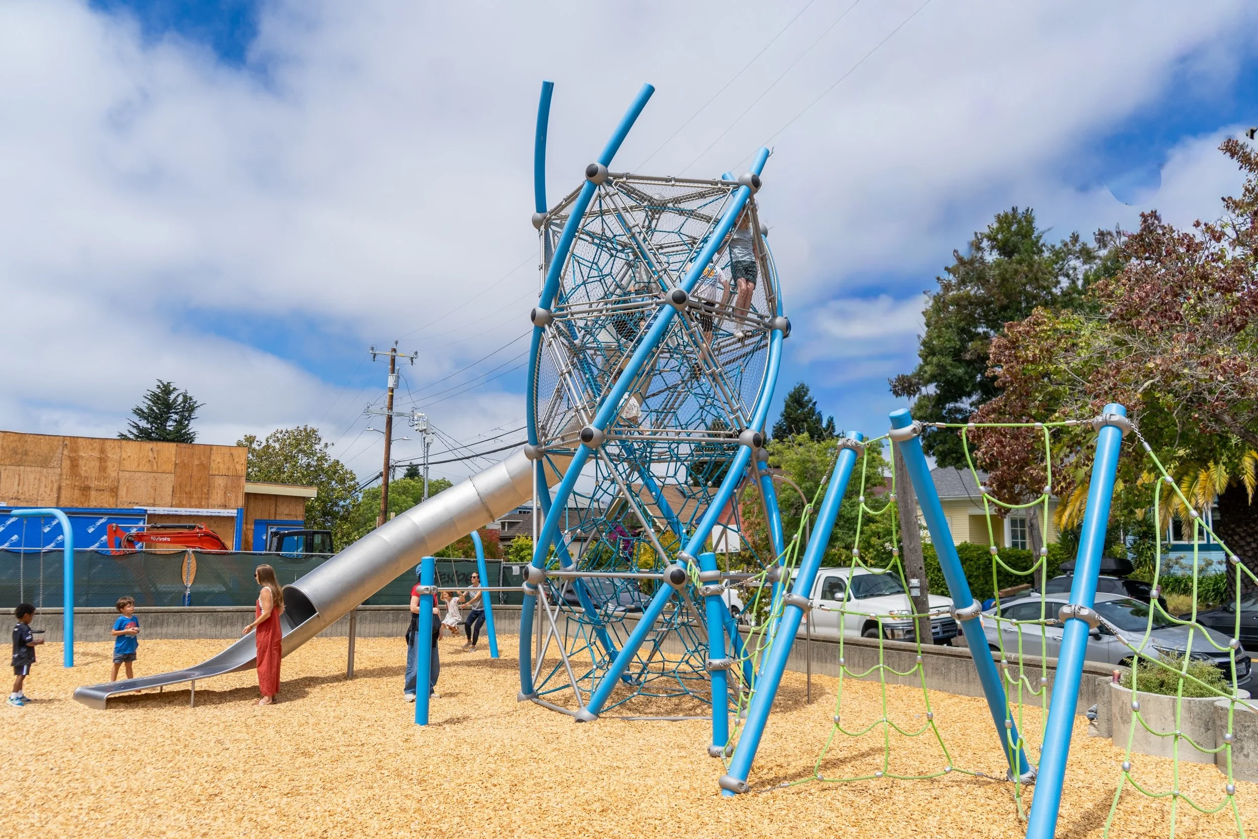 ☀️ Summer Spotlight: Grove Park, Berkeley
Grove Park has plenty of opportunities in a compact space. The playground features a 20-foot Berliner DNA Tower with a long slide, giving children ages 5&ndash;12 a challenging three-dimensional climbing expe