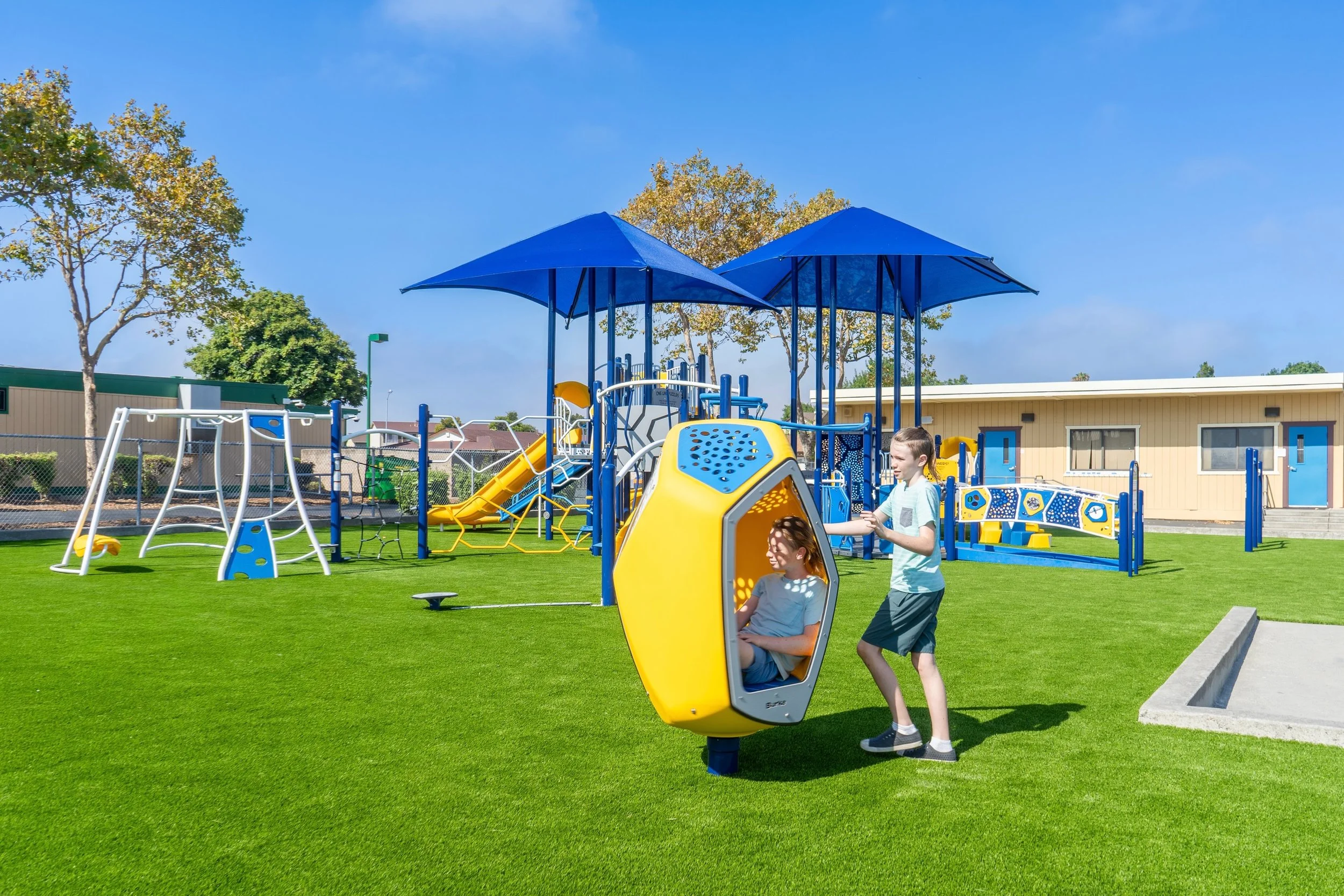 🎒 📚 A brand-new inclusive playground is ready for students at Alvarado Elementary School in Union City!

SPEC Play worked alongside New Haven Unified School District and Alvarado Elementary School to bring a new play space to campus just in time fo