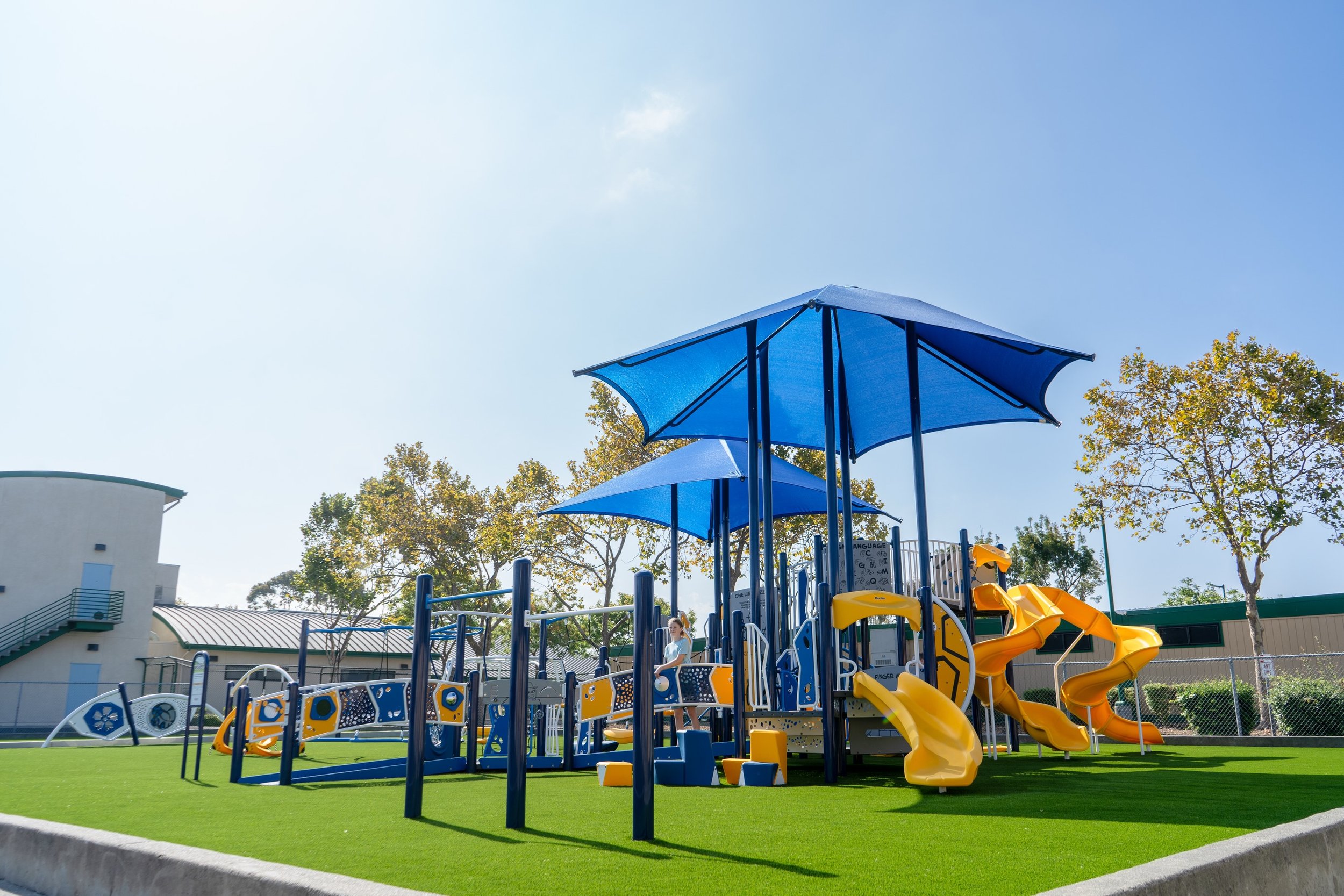 🎒 📚 A brand-new inclusive playground is ready for students at Alvarado Elementary School in Union City!

SPEC Play worked alongside New Haven Unified School District and Alvarado Elementary School to bring a new play space to campus just in time fo