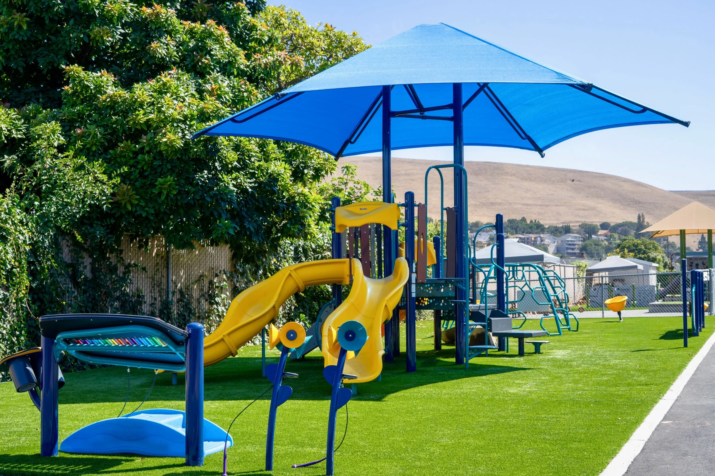 Two new playgrounds are ready for play at Hillview Crest Elementary and Hillview Crest Center Kidango in Union City!

Each playground was designed with age-appropriate play experiences, including slides, interactive play panels, climbing options, out
