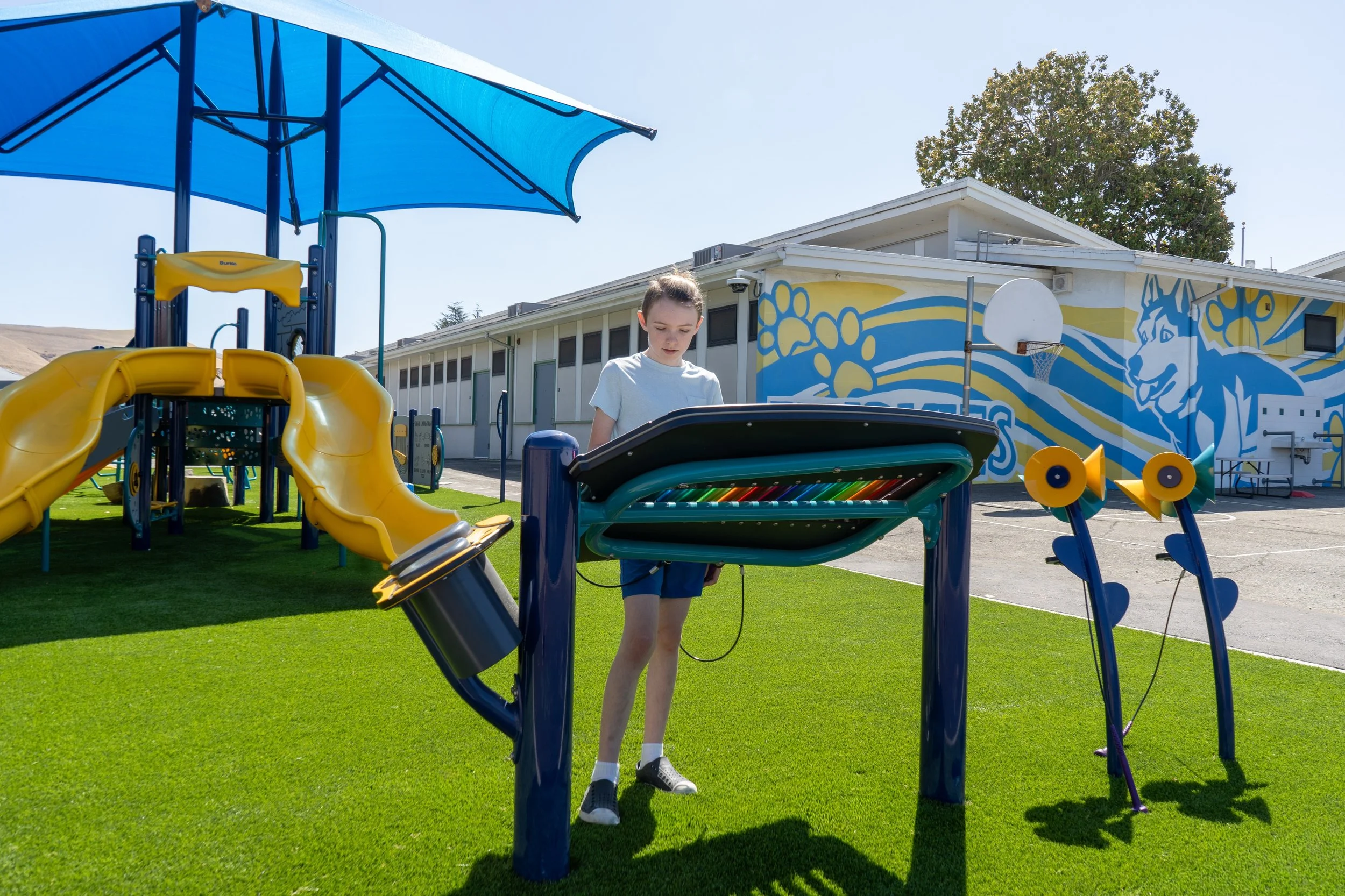 Two new playgrounds are ready for play at Hillview Crest Elementary and Hillview Crest Center Kidango in Union City!

Each playground was designed with age-appropriate play experiences, including slides, interactive play panels, climbing options, out