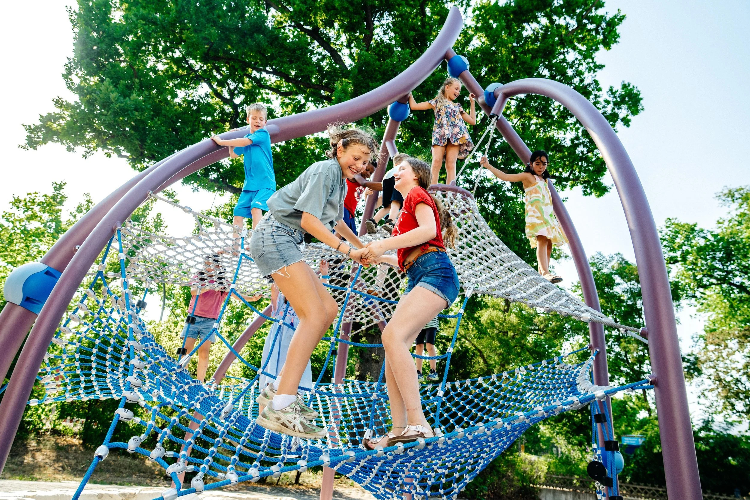 Kaheyo is Berliner&rsquo;s new rope-play climbing structure with varied play opportunities combining flowing forms with climbing, balancing, swinging, and spaces to relax.

Inspired by shapes found in nature, Kaheyo uses Berliner&rsquo;s newly develo