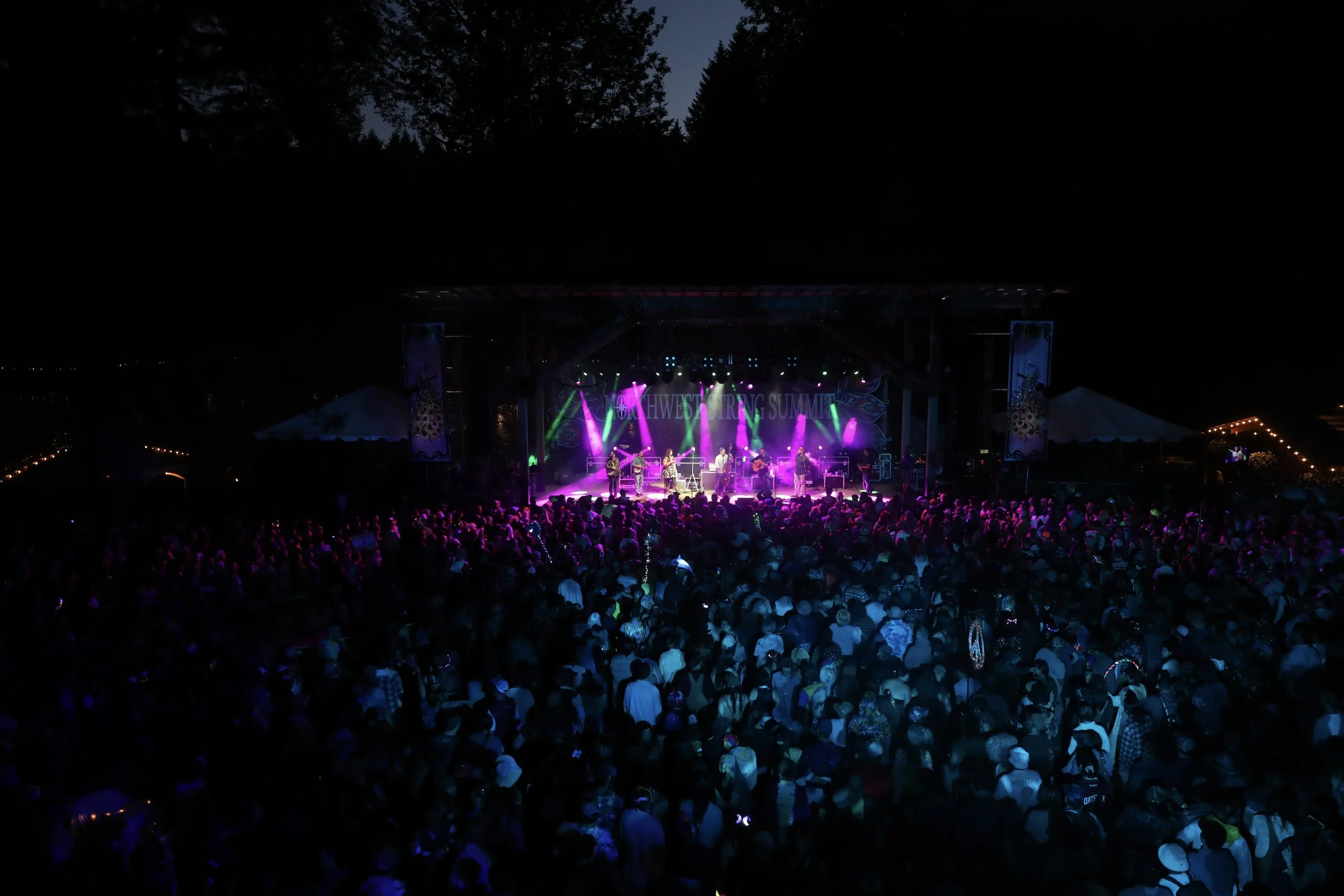 32-Lookout EWS light on crowd.jpg