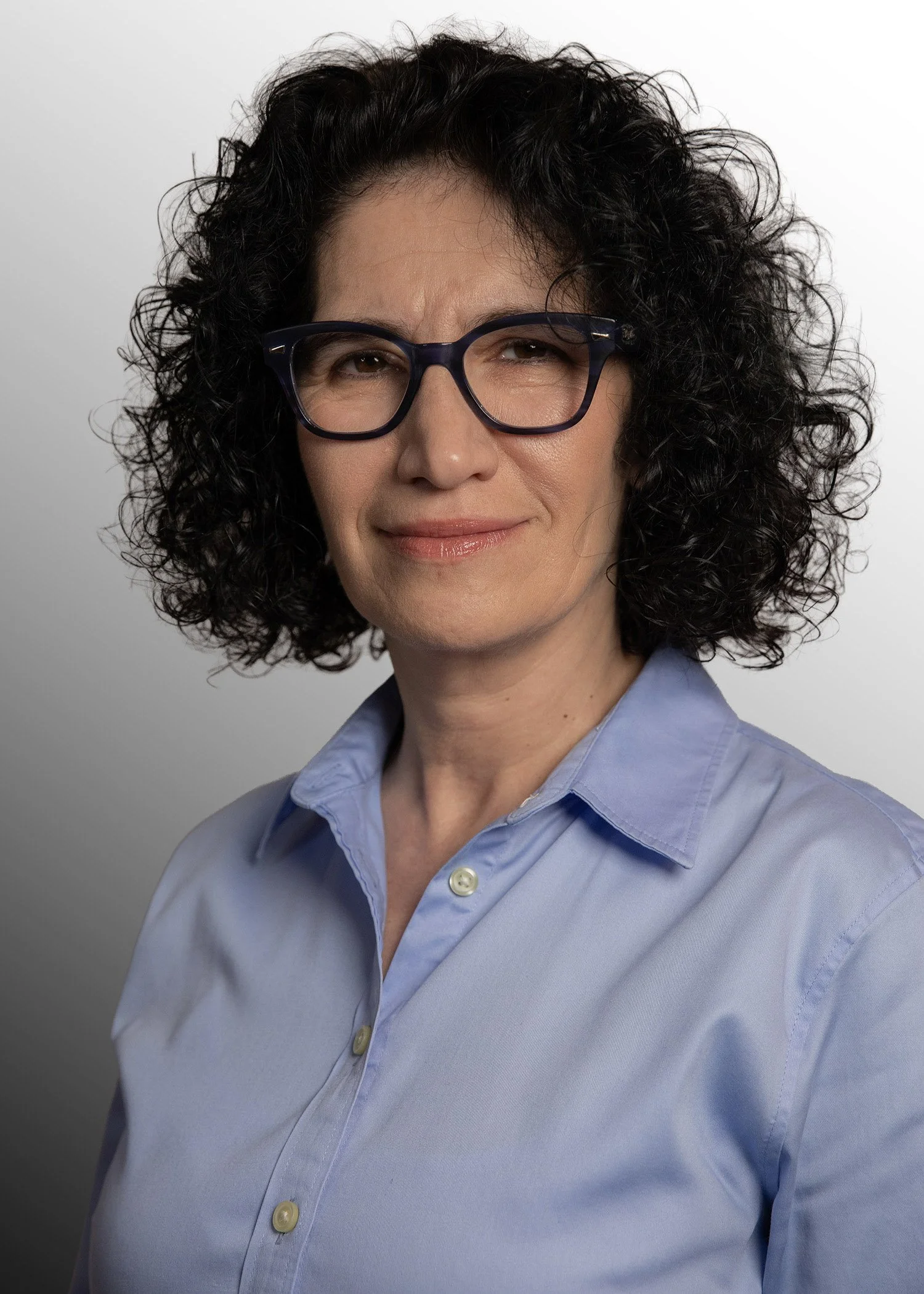 112-Serpil Headshot gradient-1.jpg