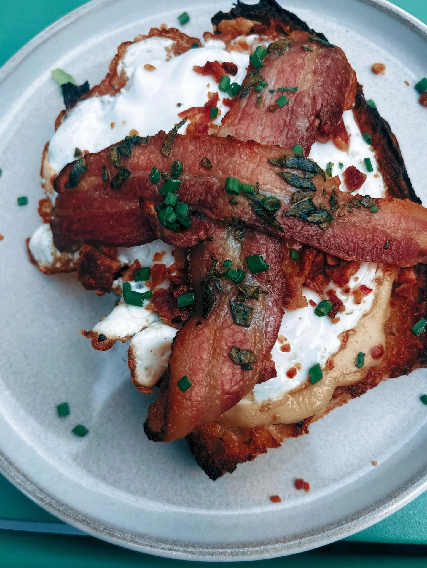 ⚡ Weekend fuel = sorted. ⚡

&bull; 🐟 Stacked &amp; saucy.

Cod &amp; haddock cakes, spinach, poached eggs + chilli or dill hollandaise.

🥓 Rarebit but make it dirty.

Sourdough, stout cheese sauce, fried egg &amp; sage-bacon crumb.

☕🍫 Coffee that