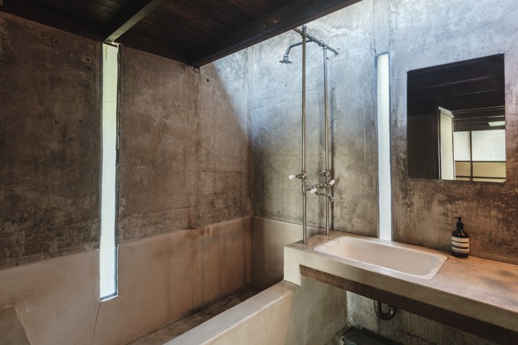 The Schindler House - Interior Bathroom - Rudolph Schindler 