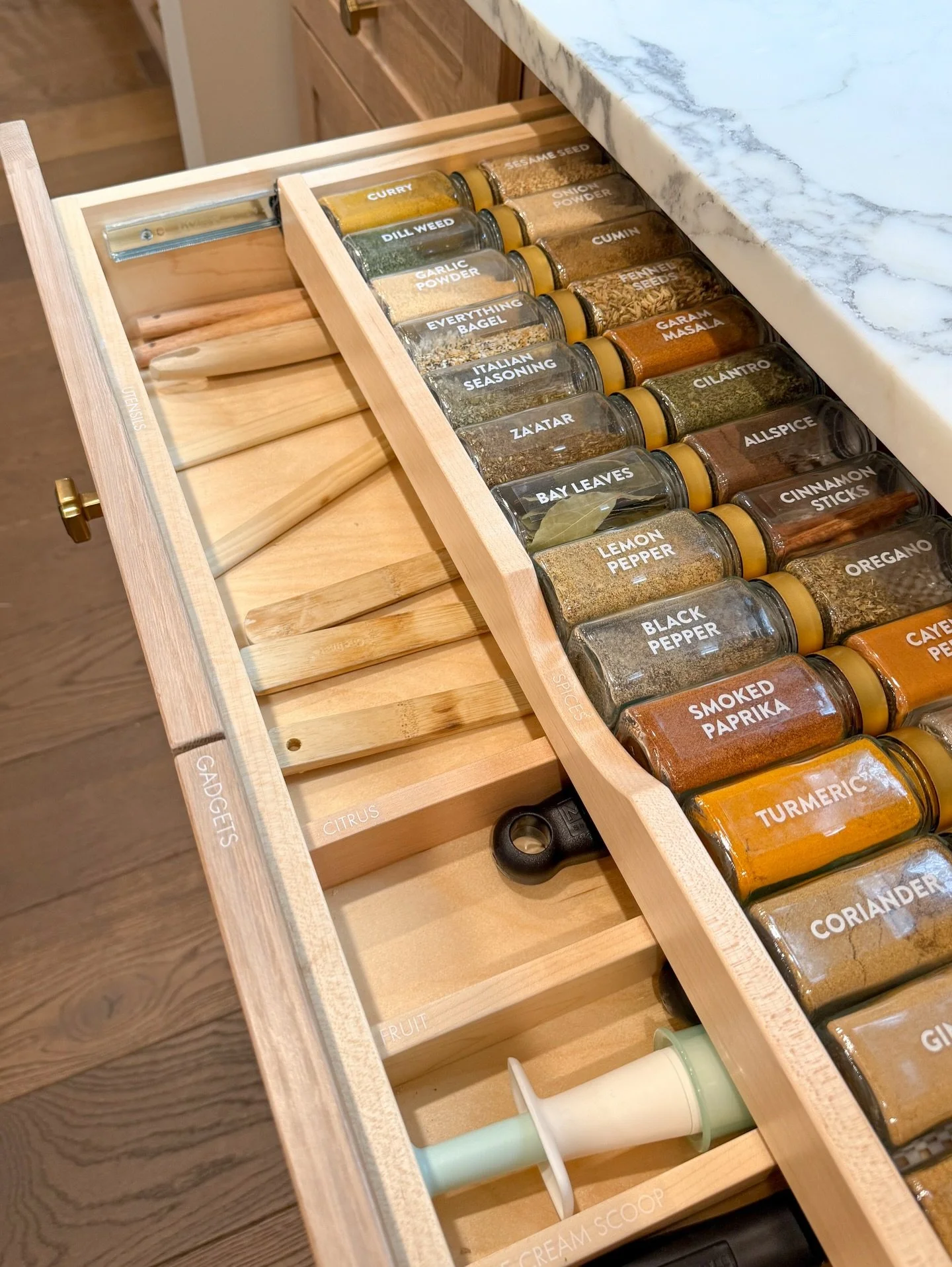 🌶️✨ New home, new organization! The ideal time to get your kitchen in order is right when you move in. During our consultation, we visited both the old house and the new one mid-construction so we could plan the layout with intention.

Their spices 