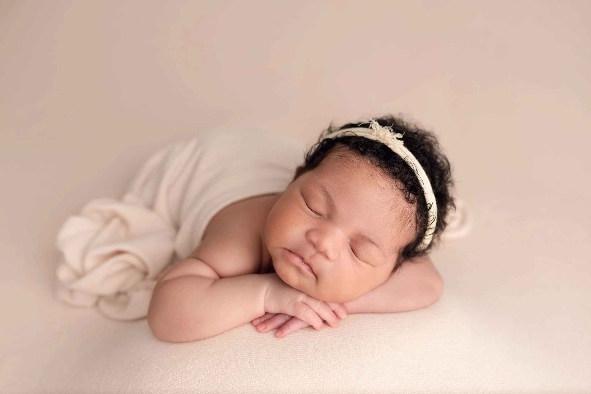 Newborn Photographer in Frisco | Best Frisco Newborn Photographer | North Dallas Newborn Photographer | Blooming Tree Photography | www.bloomingtreephotography.com