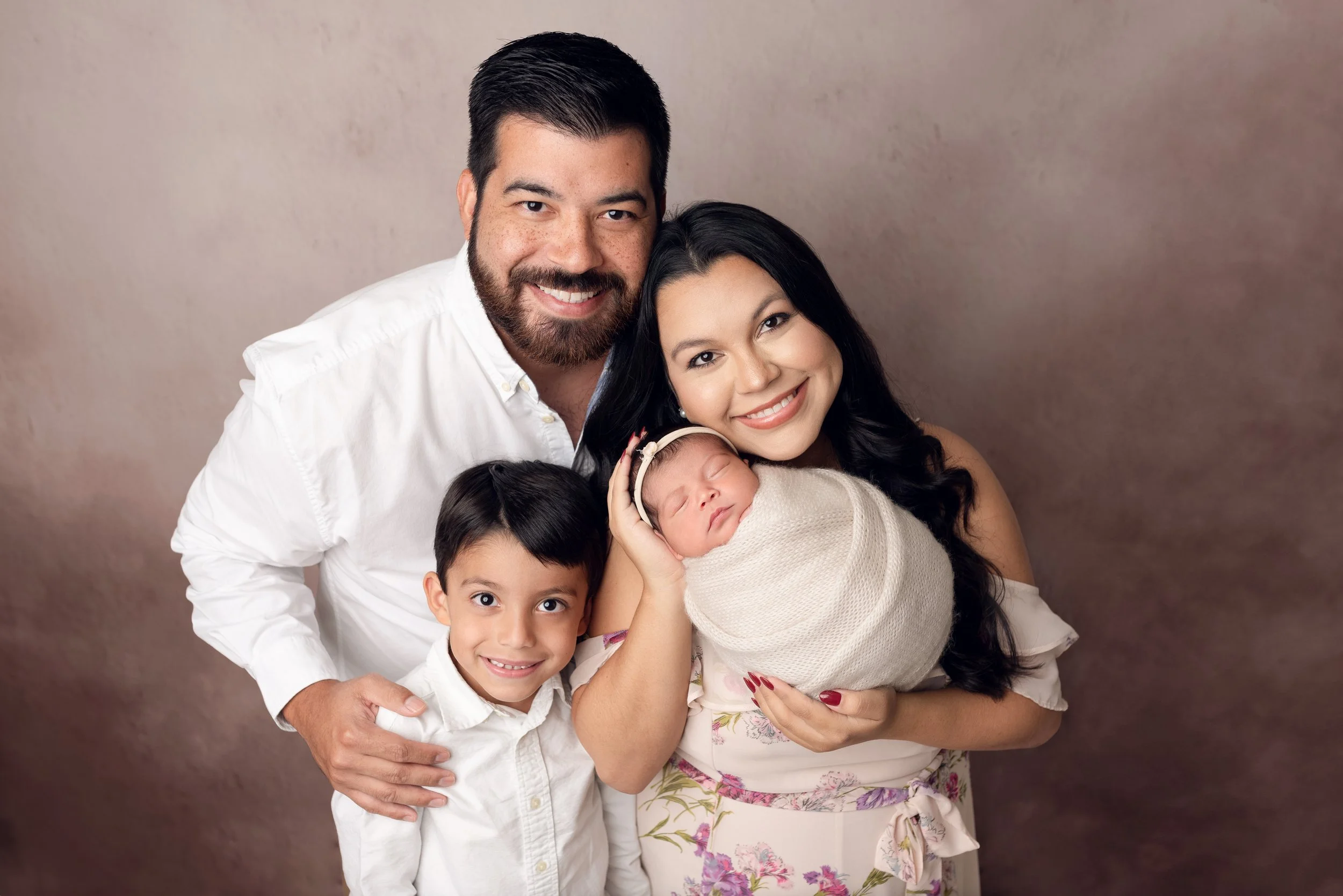 Frisco Newborn Photographer | Best Frisco Newborn Photographer | Little Elm Newborn Photographer | Blooming Tree Photography | Sibling photography | www.bloomingtreephotography.com