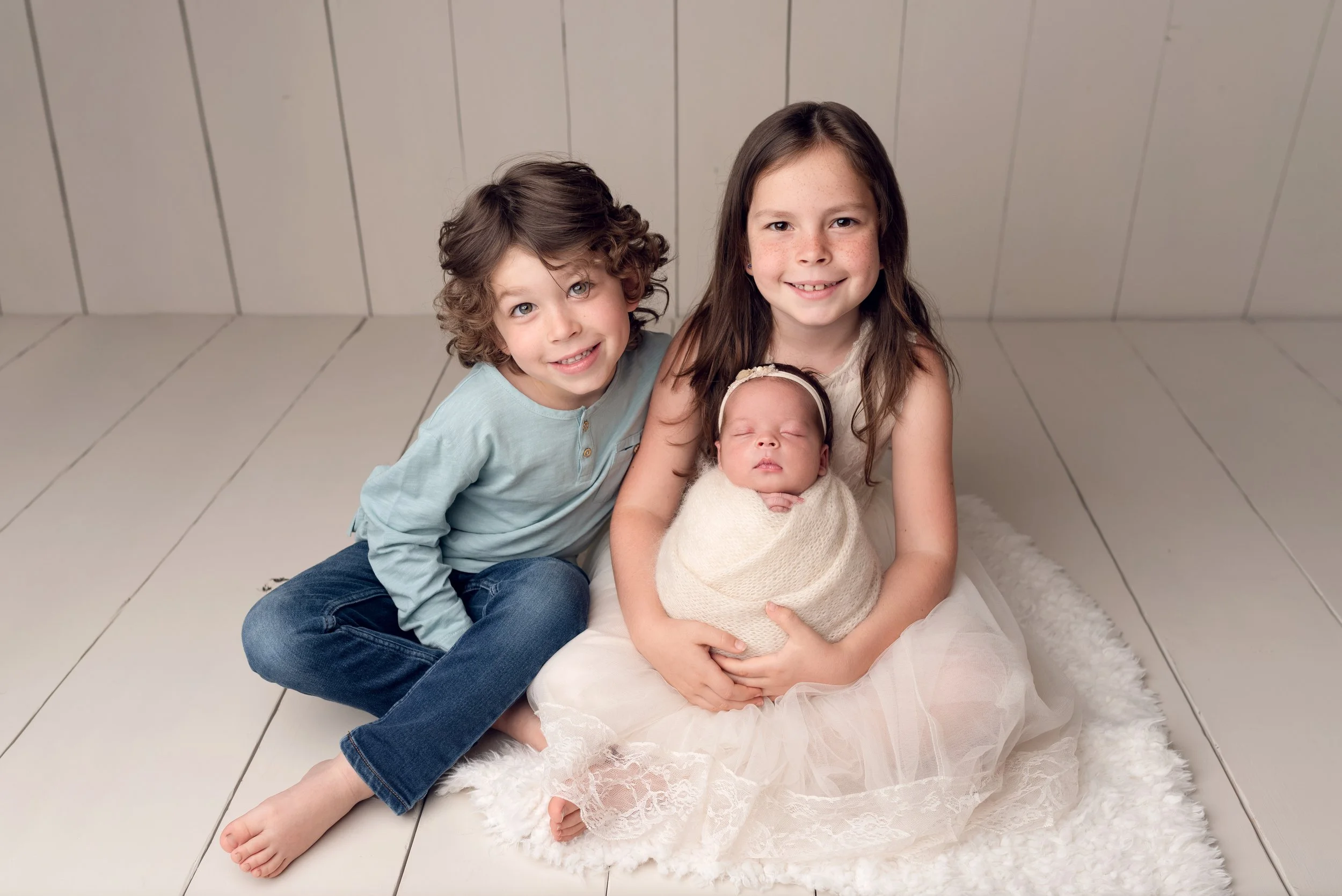 Frisco Newborn Photographer | Best Frisco Newborn Photographer | Dallas Newborn Photographer | Blooming Tree Photography | Sibling photography | www.bloomingtreephotography.com