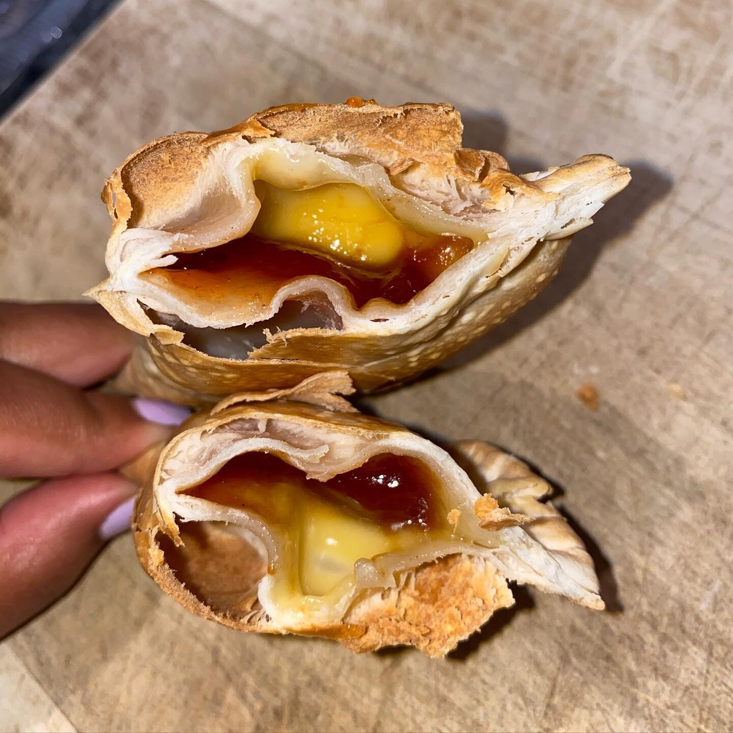Air fryed cheese and guava pastelitos (The rest of world knows these as &ldquo;empanadas,&rdquo; but in DR we mostly say &ldquo;pastelitos/patelito,&rdquo; and I think that&rsquo;s beautiful.)

Two things before I tell you more:
1. I *finally* found 