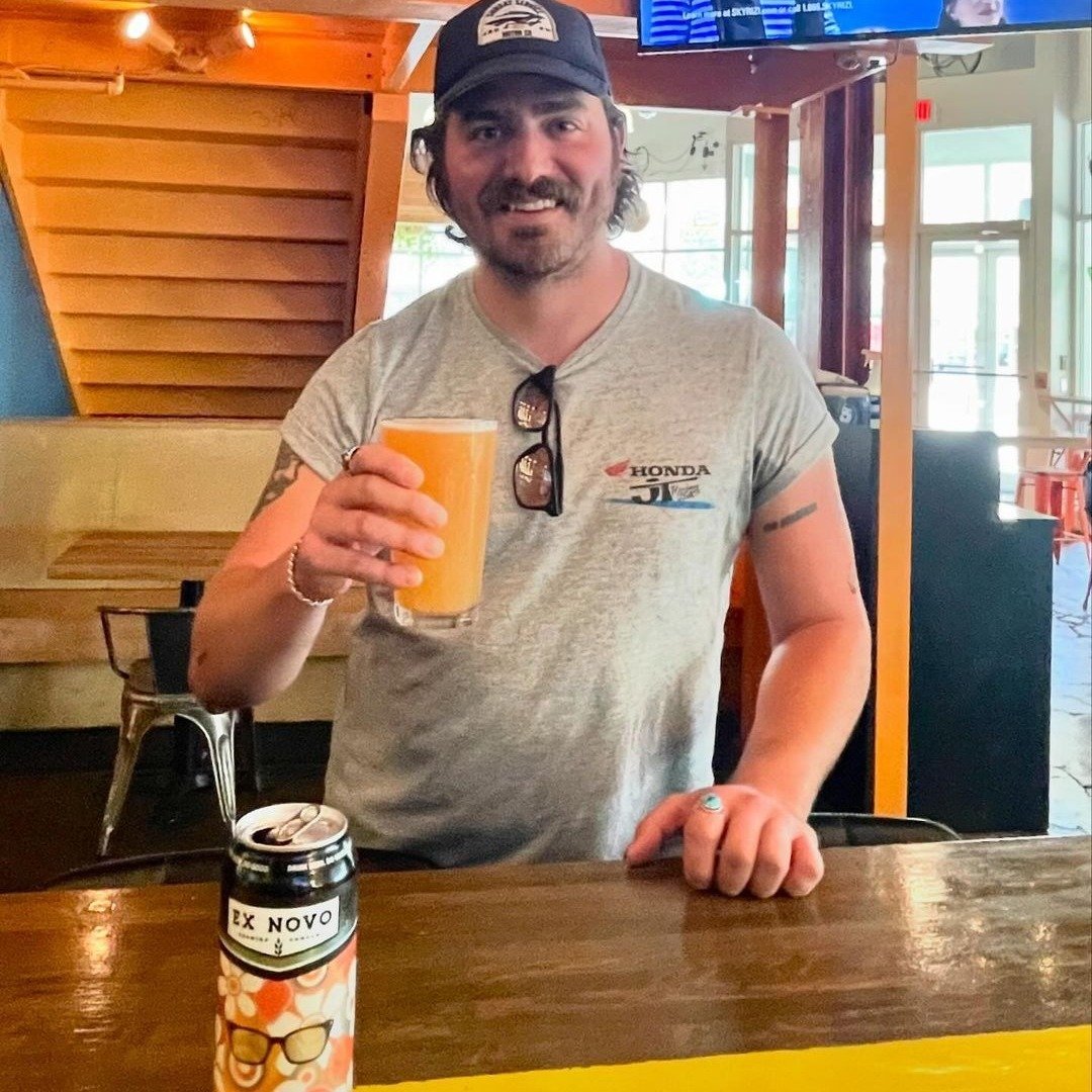 🍻 Now Available at Packies: Austin Flowers! 🌸

Ex Novo&rsquo;s Hazy IPA with a tropical twist of guava! 🌺✨

ORDER ONLINE: Link in bio.

Swing by this week to try it and enjoy the vibes. 🍻😄 

#AustinFlowers #HazyIPA #GuavaGoodness #PackiesBar #Dr