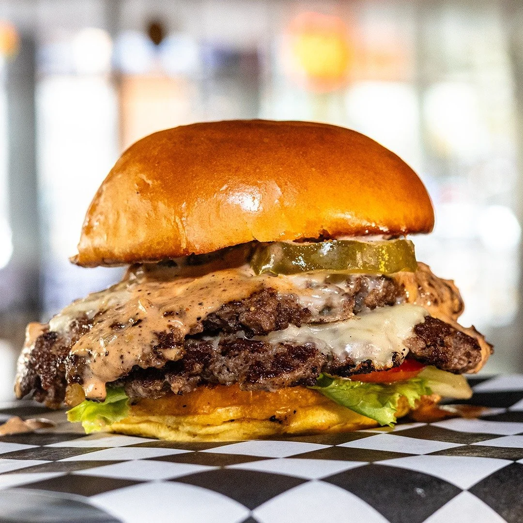 π Burgers, Loaded Tots, Fries, Milkshakes & More! ππ¦
Get smashed this Saturday at @stackers.burgerco and indulge in all the goodness. ππ₯ #StackersBurgerCo #BurgersAndFries #SaturdayEats #LoadedTots #Milkshakes