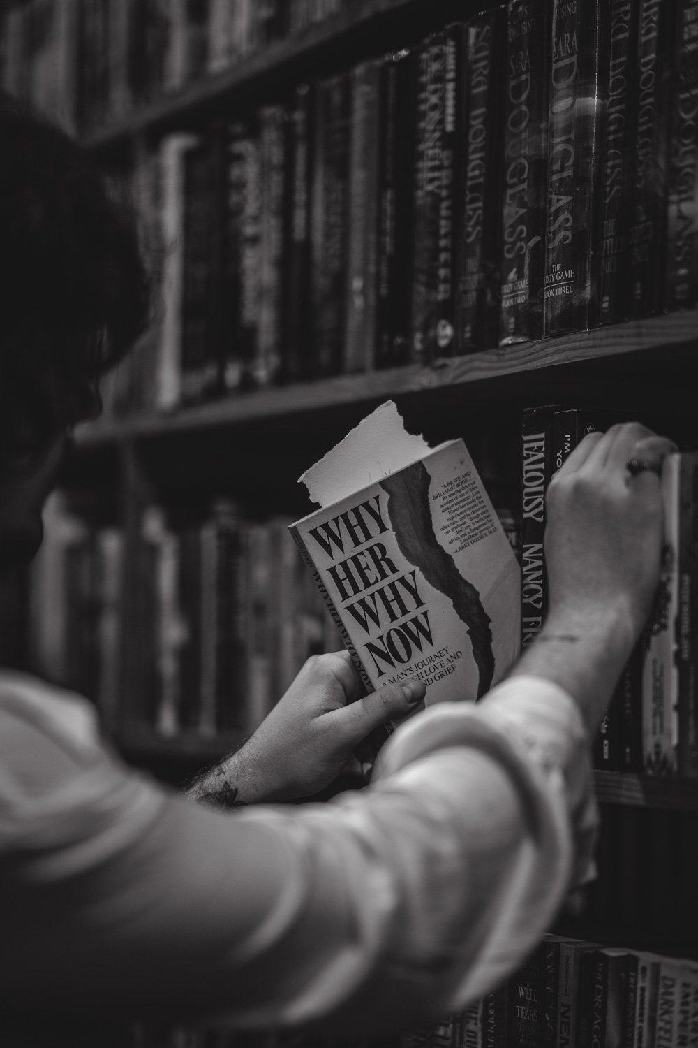 BG 3 - The writer 23 bw.jpg