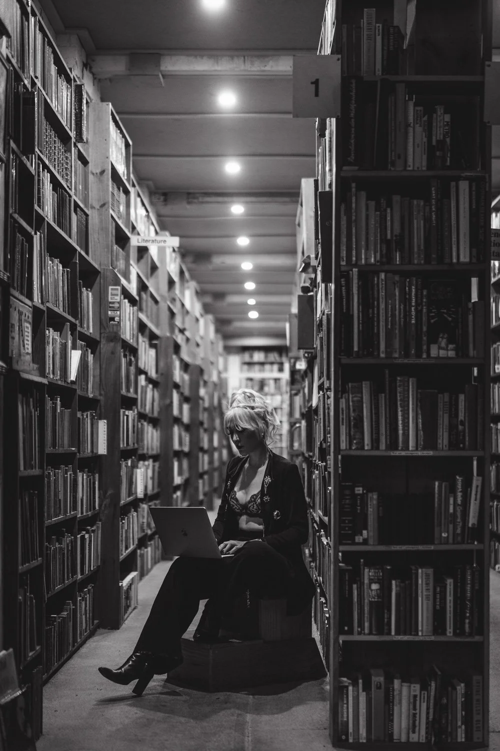 BG 3 - The writer 51 bw.jpg