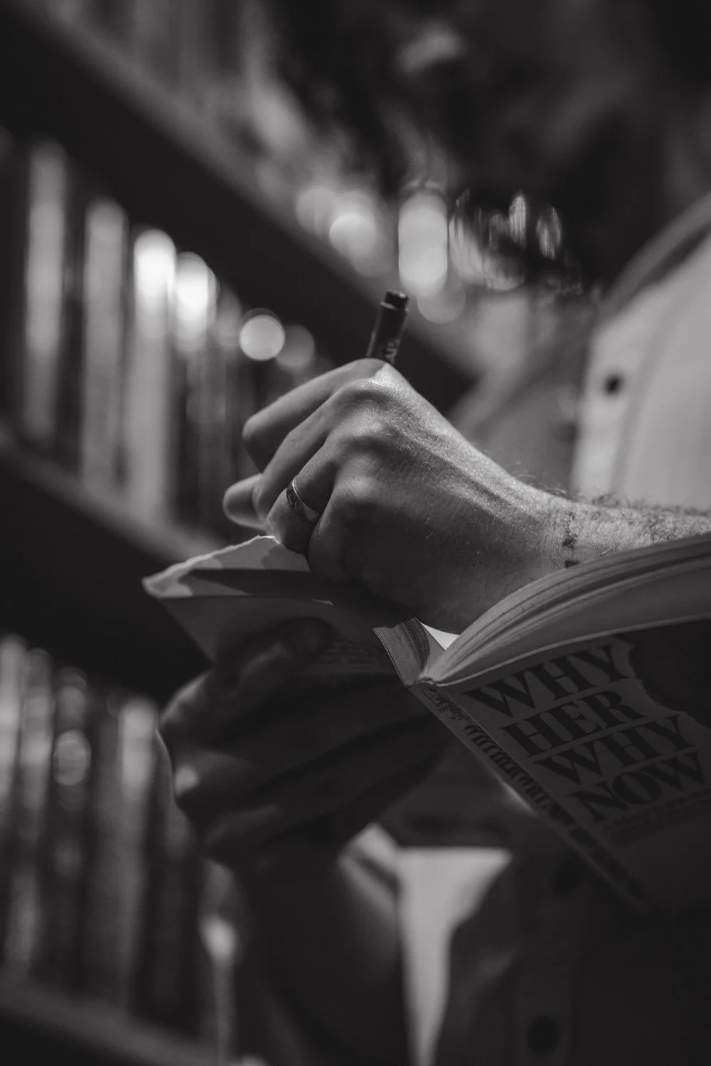 BG 3 - The writer 18 bw.jpg