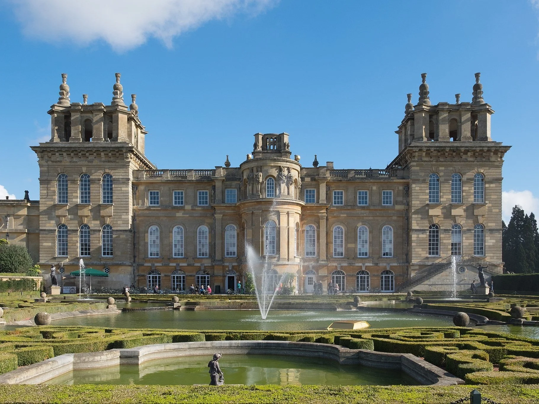 Castles &amp; Stately Homes of England: A Journey Through Living History