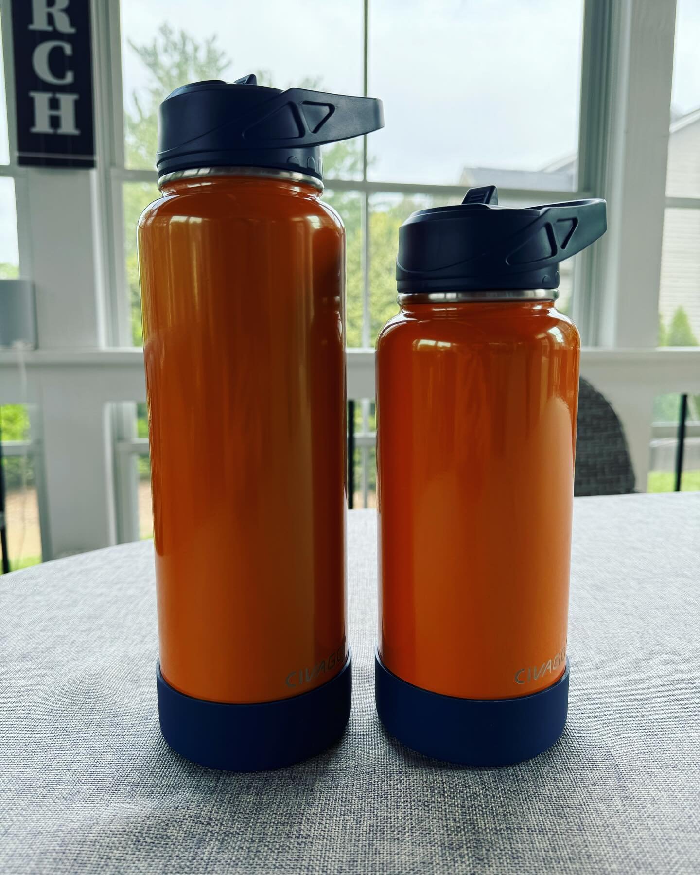 Just got these orange and blue water bottles in!! They come with three lids and a straw.  32oz is $45 and 40oz is $50. Add $5 to engrave the other side.  Great for coaches, teachers, 5th or 8th grade promotion&hellip;