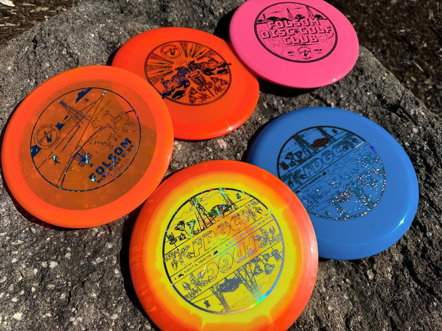 The best thing about being a local artist is working with local folks! I absolutely love the partnership I have with @folsomdgc - I discovered disc golf in 2015, but I really didn&rsquo;t start playing until 2020. I&rsquo;ve been very fortunate to me