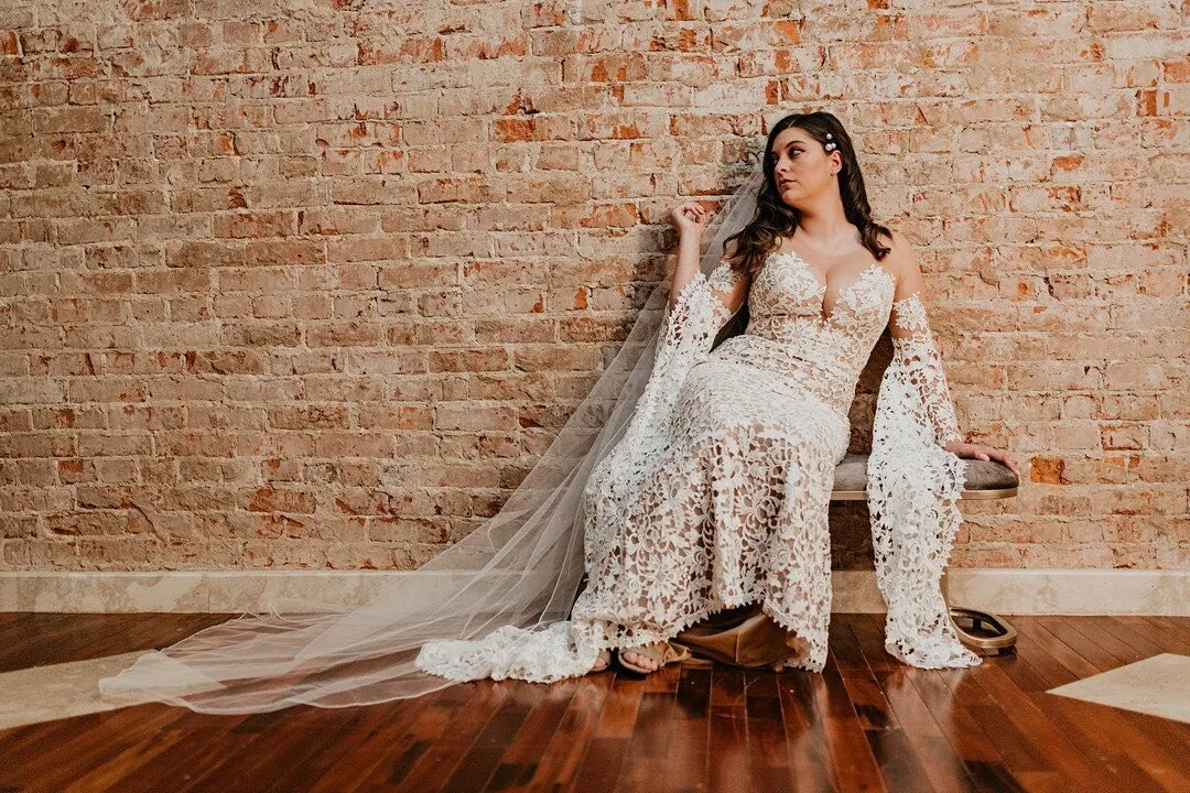 The forecast is 🌧 all week. If your photoshoots get rained out, we got you! We have several weekdays open for photoshoots. Email to book. 
⠀⠀⠀⠀⠀⠀⠀⠀⠀
📸 @redwood_creative 
🏠 airbnb.com/h/foxtrotshv
📧 foxtrot.shv@gmail.com.
.
.
.
.
.
#shreveport #sb