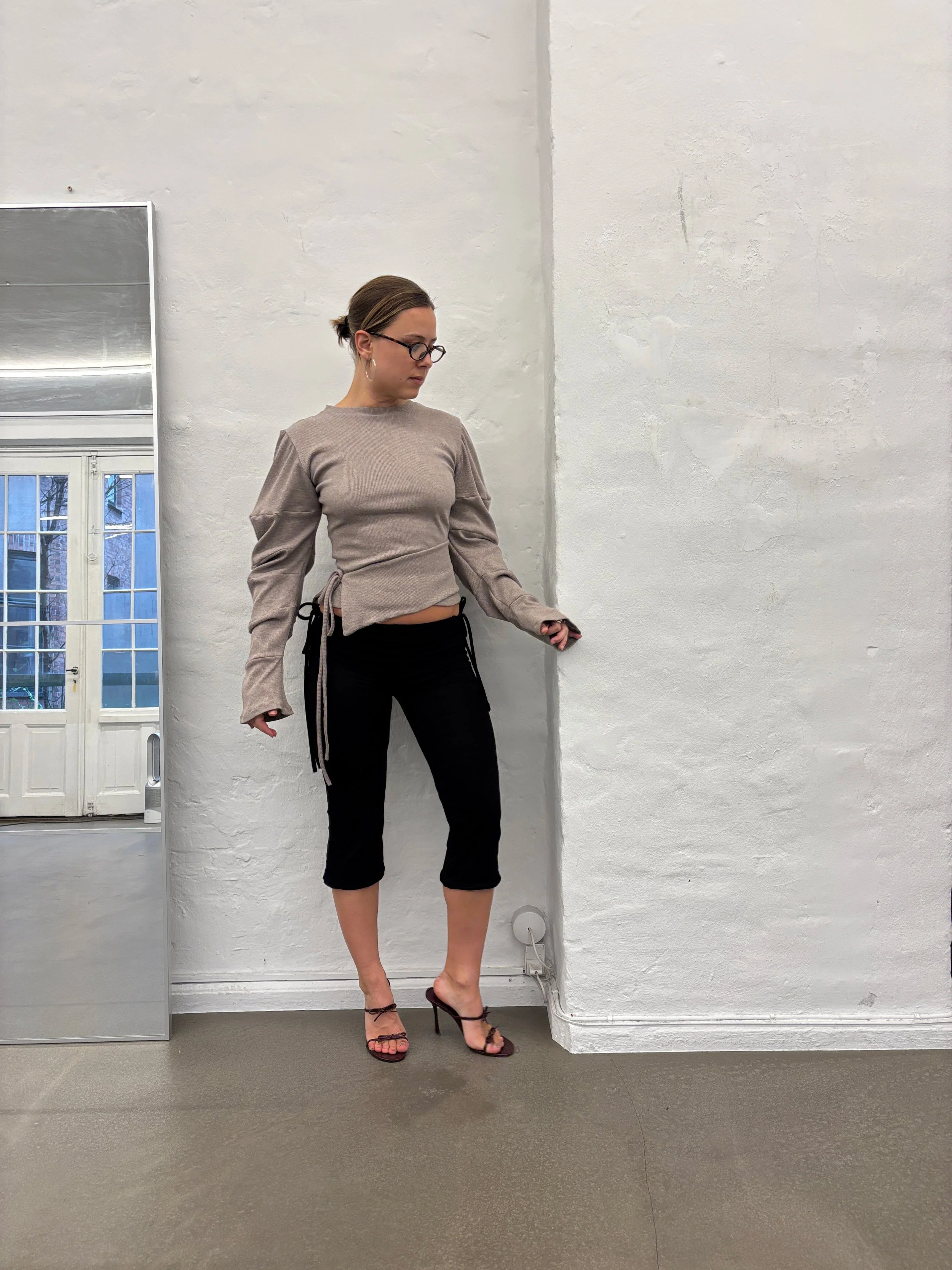 HUNNIE TOP BEIGE MELANGE (W BELT)