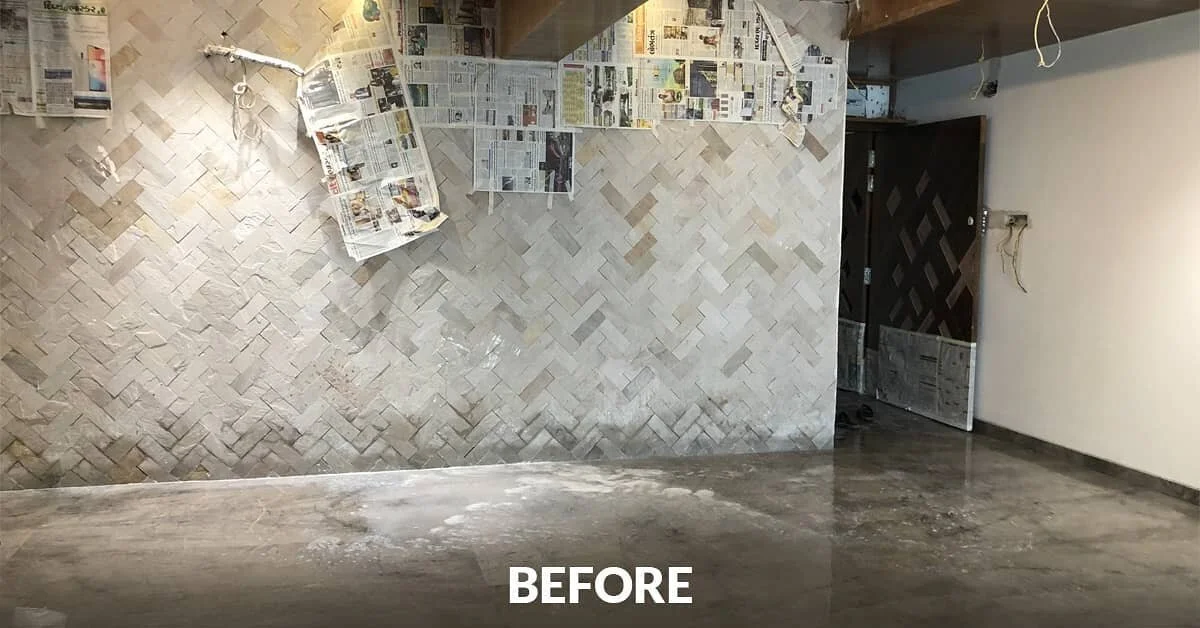 Gone are the days of bare and boring walls that make your home feel dull. While we have multiple ways to jazz up your living room, we think this might be just the thing for you.

Here we have used stone cladded wall as a highliting element of the roo