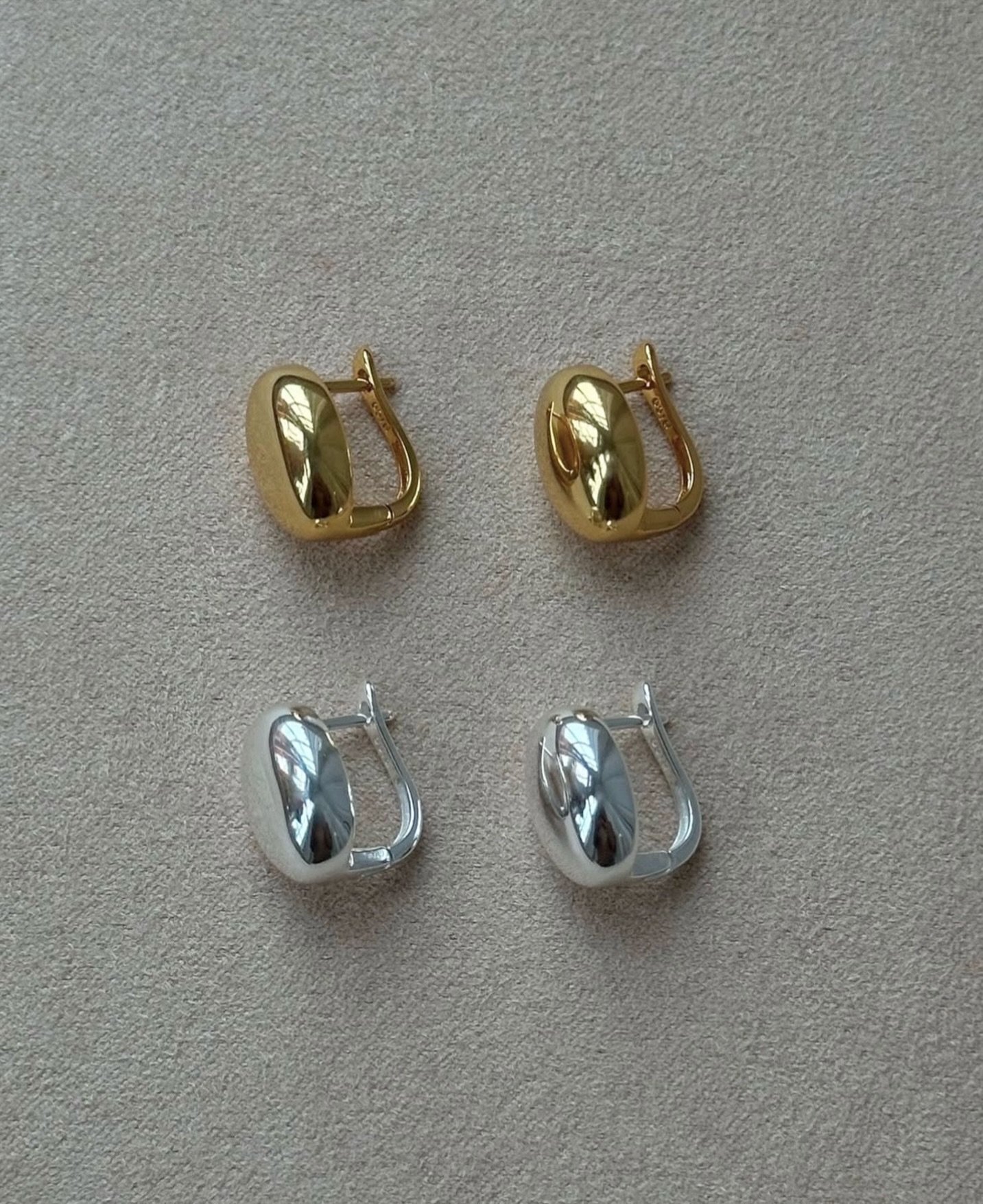 Petite Lyra Earrings are a timeless pair of statement earrings designed to elevate any outfit. With their sleek silhouette and effortless charm, they&rsquo;re perfect for both everyday wear and special occasions.

@picostore