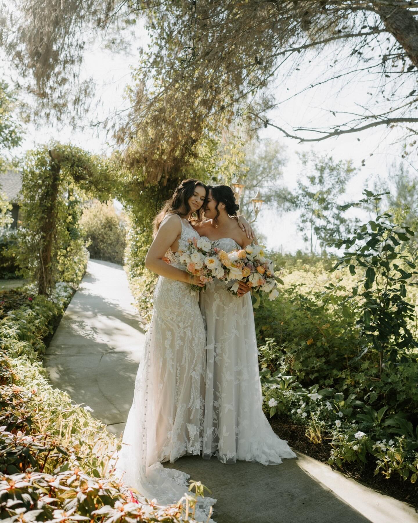 I am so obsessed with these two 🤍 and here are my 4 favorite photos from their day

The team 
Photographer: @halley.vernon 
Videographer: @laurelweddingvideography 
Venue: @etherealgardenvenue 
Florist: @bloomsdesignhouse 
Signage: @_oliveand.oak 
M