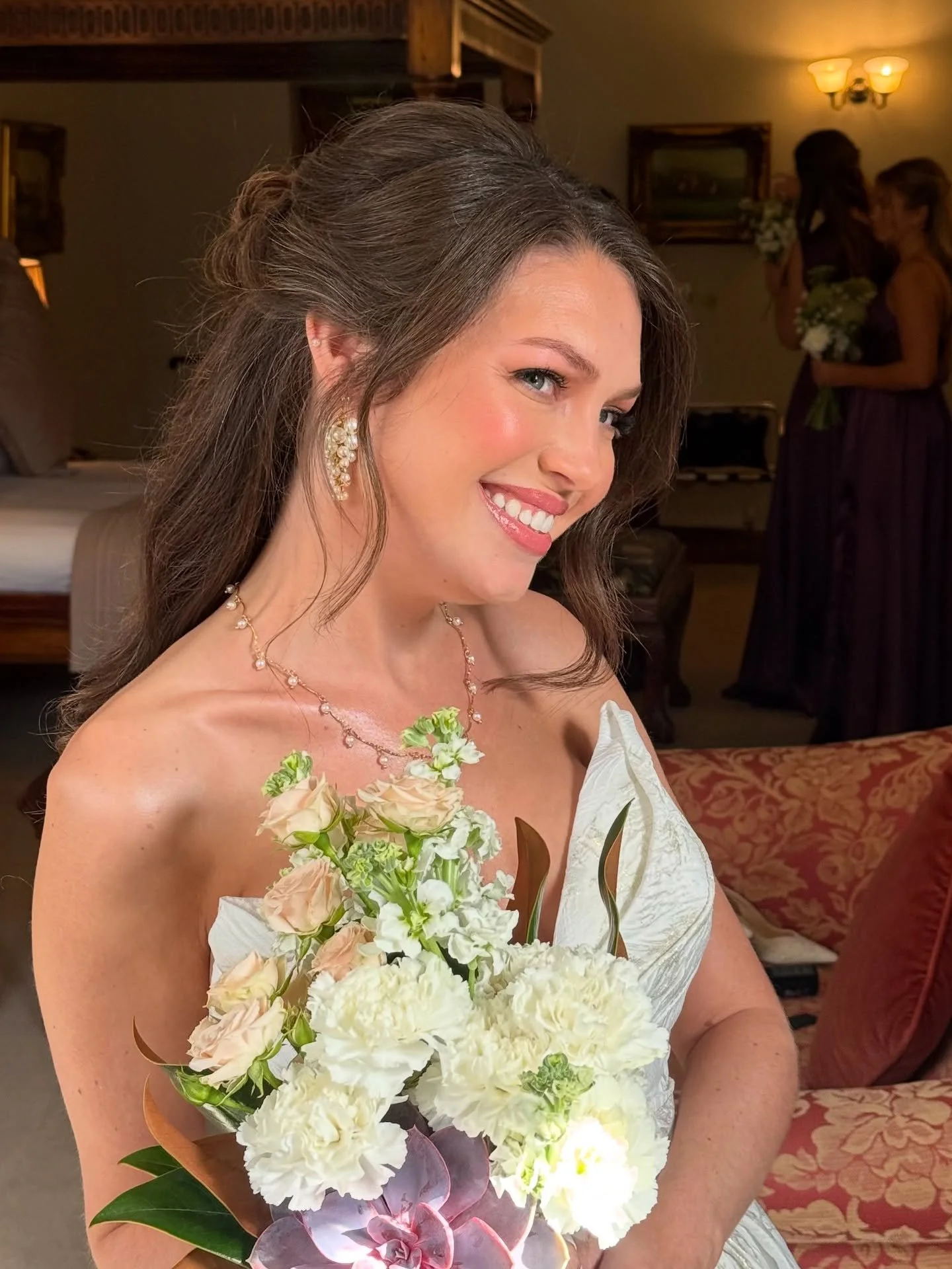 Her brief? Nothing too heavy. Just timeless, natural beauty that would last all day and still look fresh by sunset.

The result? Effortless elegance and that lit-from-within glow. 

Makeup that lasts all day, looks amazing in real life and photograph