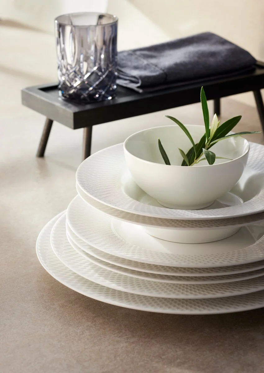Bauscher_PURITY-REFLECTIONS_Tableware_06_Mood_Plates_flat_deep_Bowl_PG.jpg