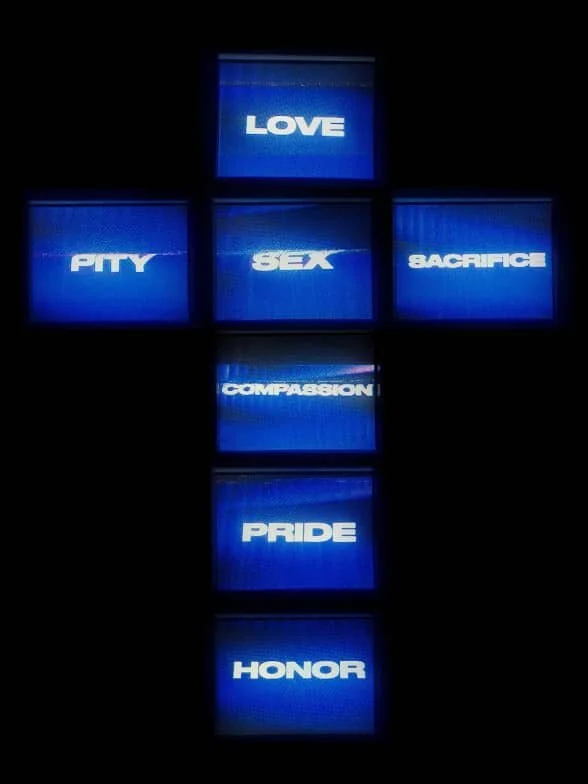 687