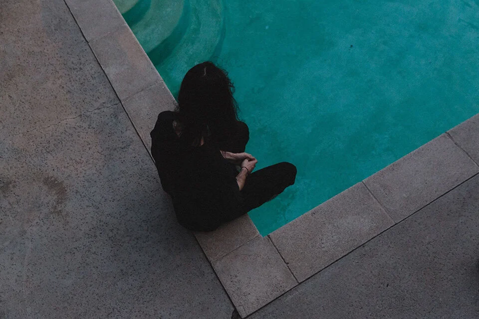 773