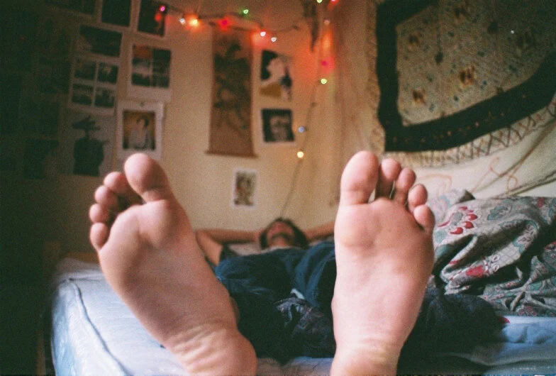 821
