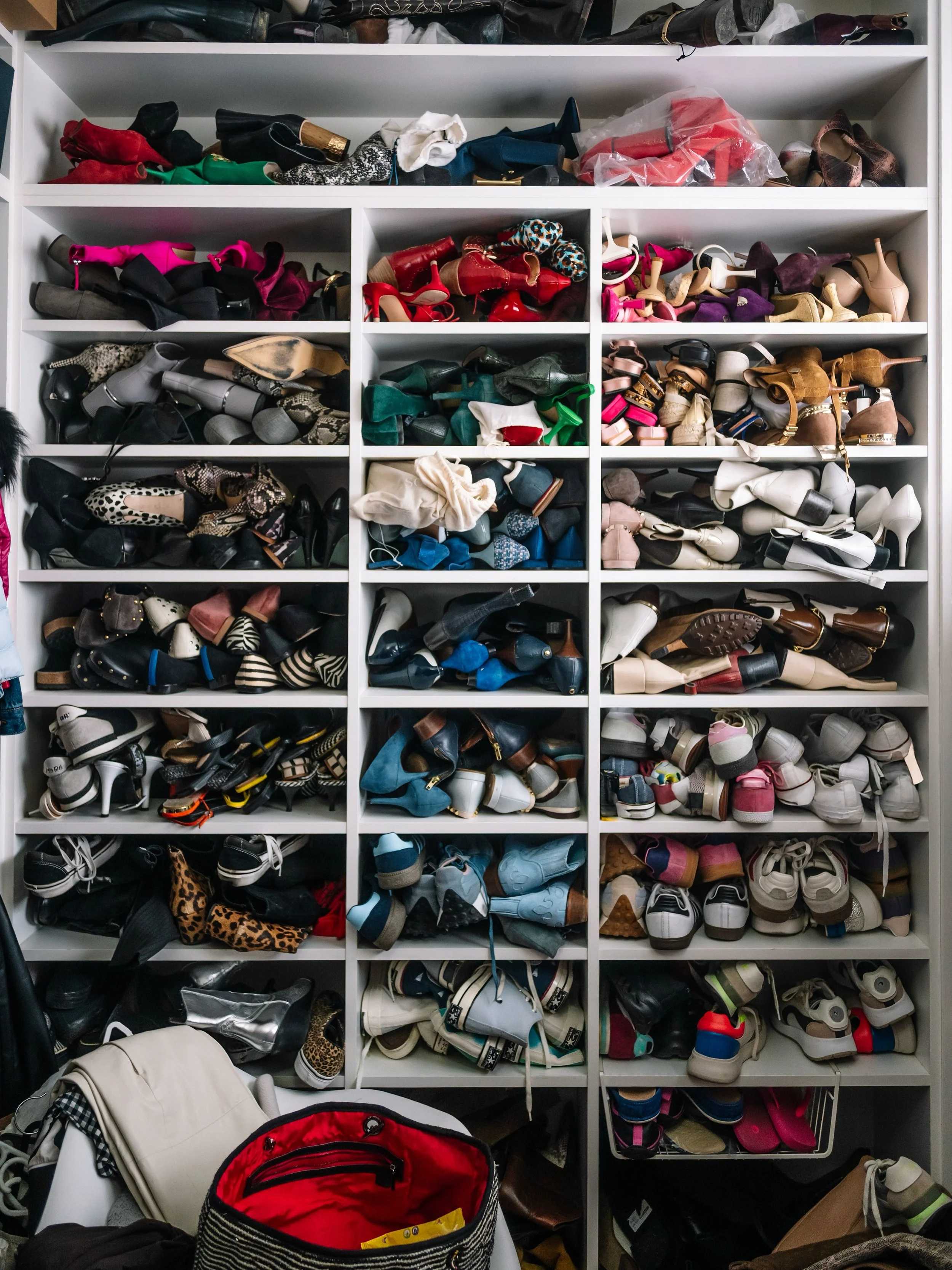Too many shoes, yet you&rsquo;re always searching for the same pair? Here are 10 ways to declutter and organise your collection.

Gather every pair in one place so you can see exactly what you own.

Match up pairs and check their condition.

Let go o