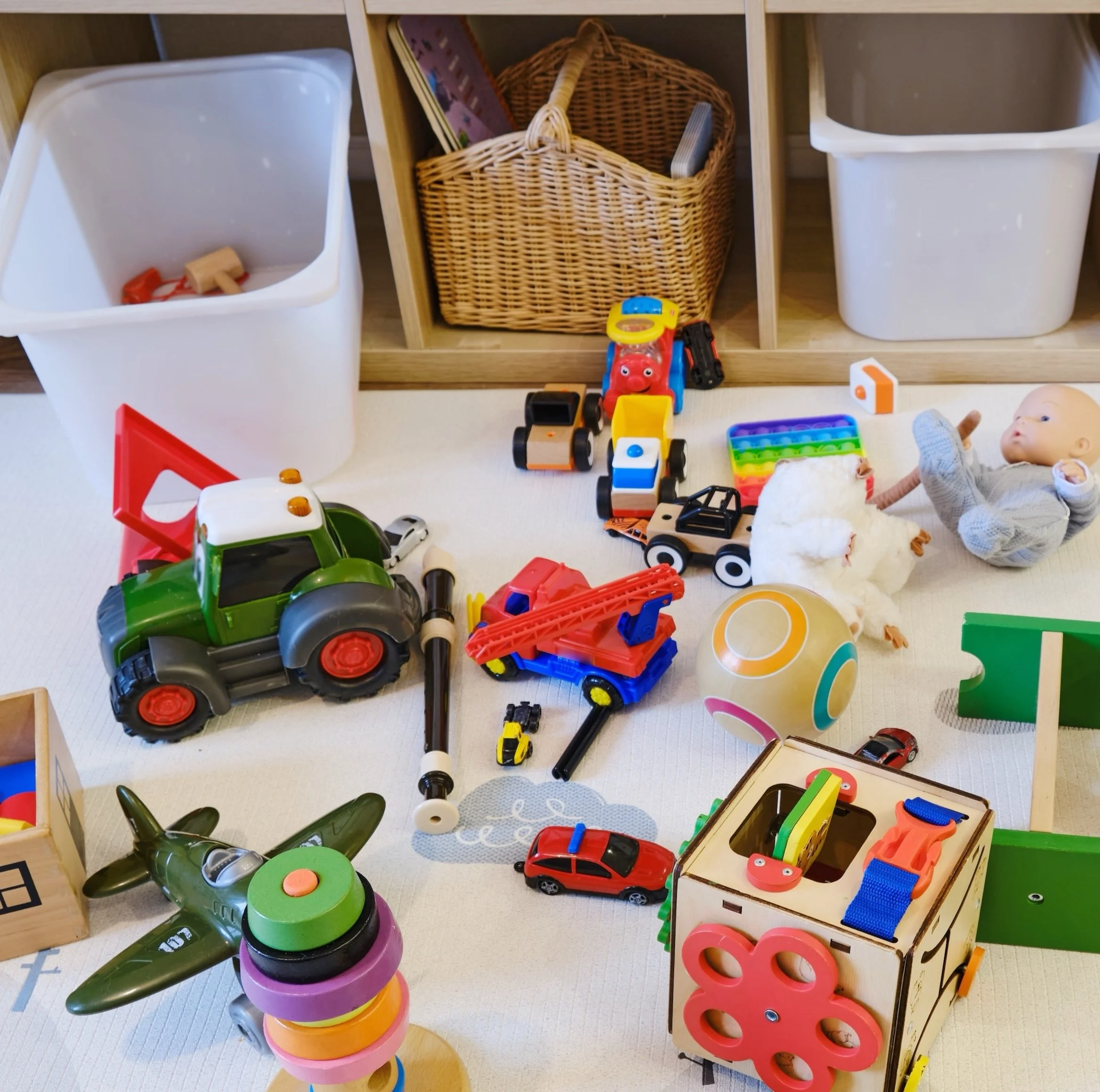 A well-organised playroom is about more than keeping toys tidy. It creates a space where children can play, learn and let their imaginations thrive without being overwhelmed by clutter.

At DeCluttr Me, we help transform chaotic playrooms into practi