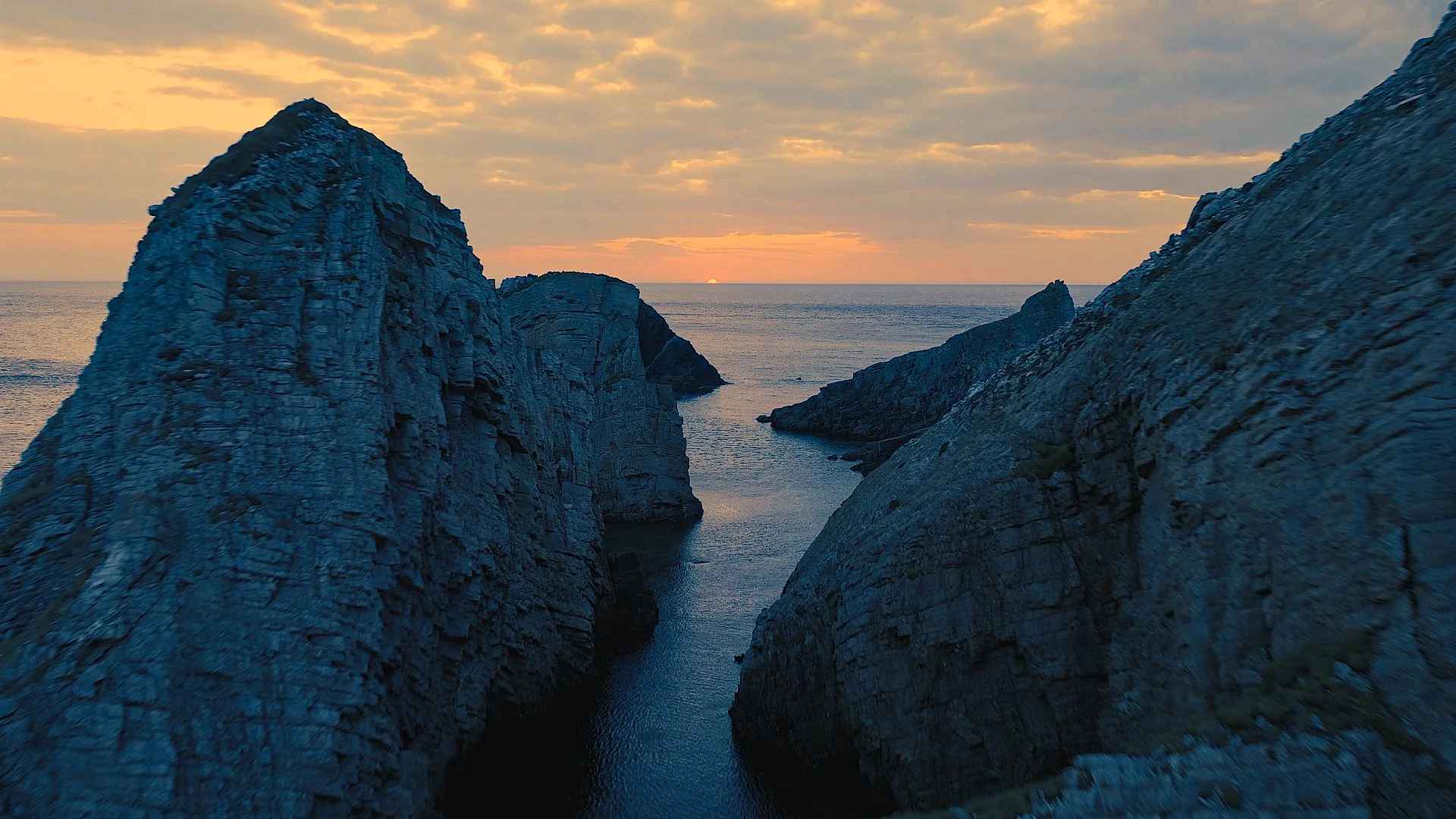 03_Drone_Sunset_210423.00_01_47_05.Still001.jpg
