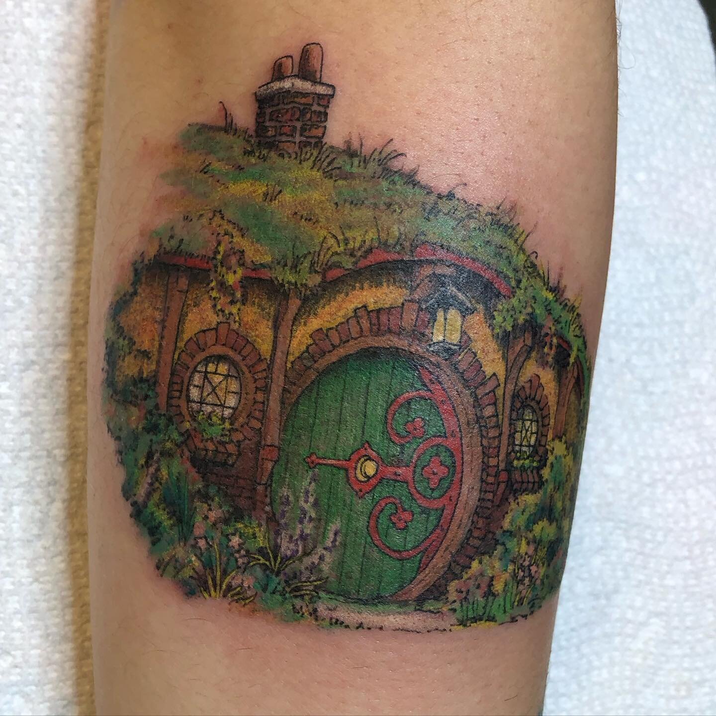 #thehobbit #hobbit #lotr #hobbithole #bagend #shire #thereandbackagain @shamrocktattoocompany 
#tattoo #sabre #tattooartist #colortattoo #illustration 
#westhartford #hartford #cttattoos #cttattooartist #ctart 
@sabretooth_tattoo  #veteran