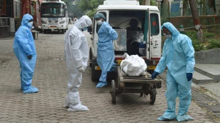 1592480614Delhi-family-try-escape-corona-patient-dead-body-2.jpg