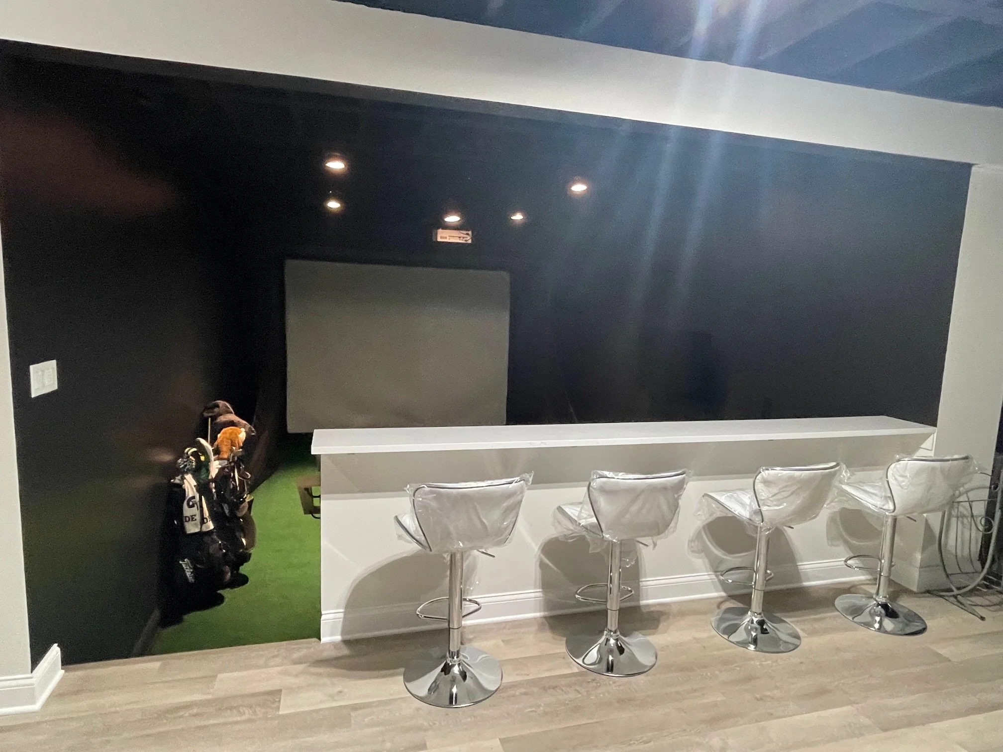 Indoor Golf Simulator 2.jpg
