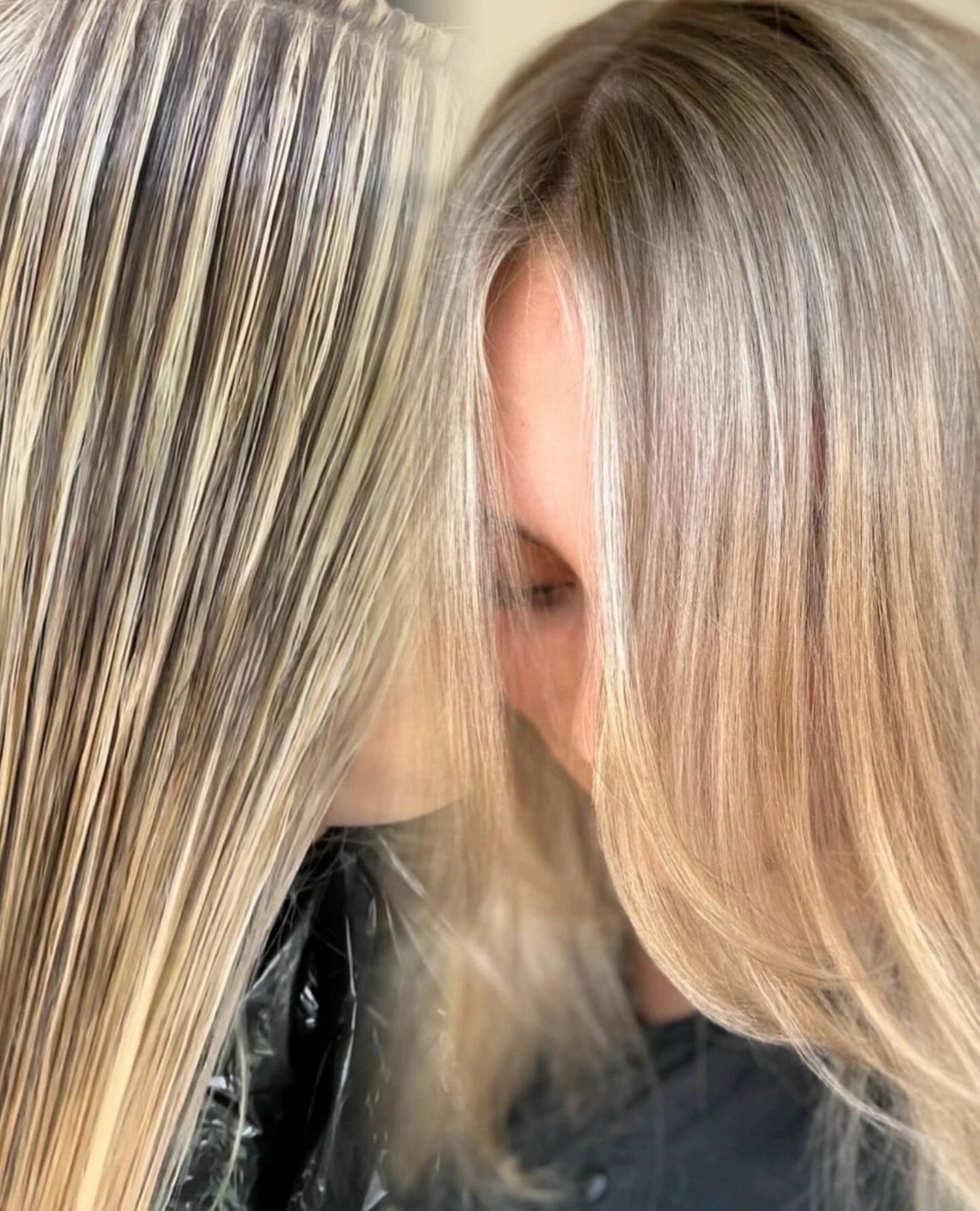 With and without a root shadow 🤌🏼

Giving my clients a shadow root means that they come to me every 3-4 months, which in turn through the years costs my client less and keeps their hair in good health as we put colour on the hair less regularly.

W