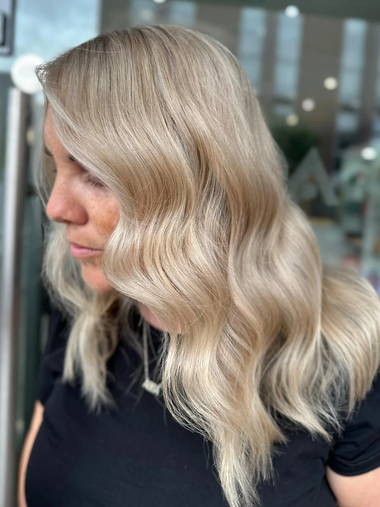My most requested blonde this summer, bright and creamy which I&rsquo;m sure will still be requested in the autumn and winter too 💫

We achieved this with baby fine slices and @nxthair 9 &amp; 10.21. Swipe to see a close up of this blonde and how fi